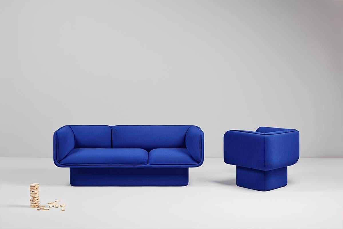 Block blue sofa by Pepe Albargues
Dimensions: H. 78 x D. 75 x W. 200 cm 58 kg.
Materials: Pine wood structure, curved plywood board reinforced with table.
Seat cushions stuffed with polyurethane CMHR40 covered with polyester fibre.
Backrest