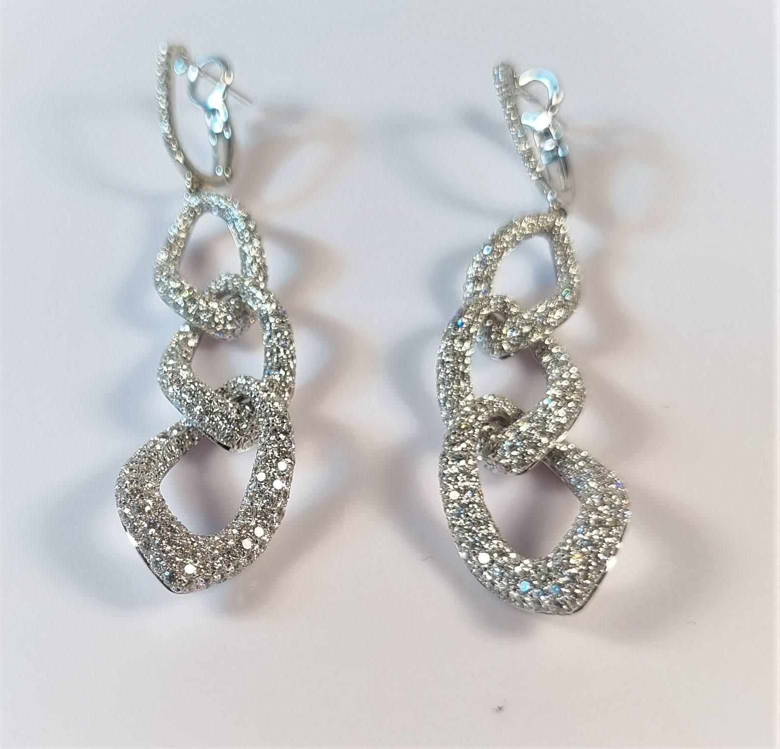 Ohrringe mit Blockkette in Pavé aus Diamanten und Weißgold im Angebot 1