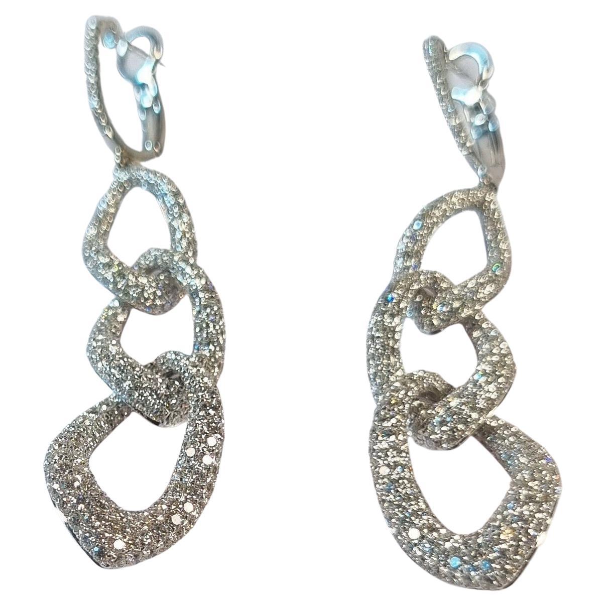Block Chain sequence earrings in pavé of diamonds and white gold