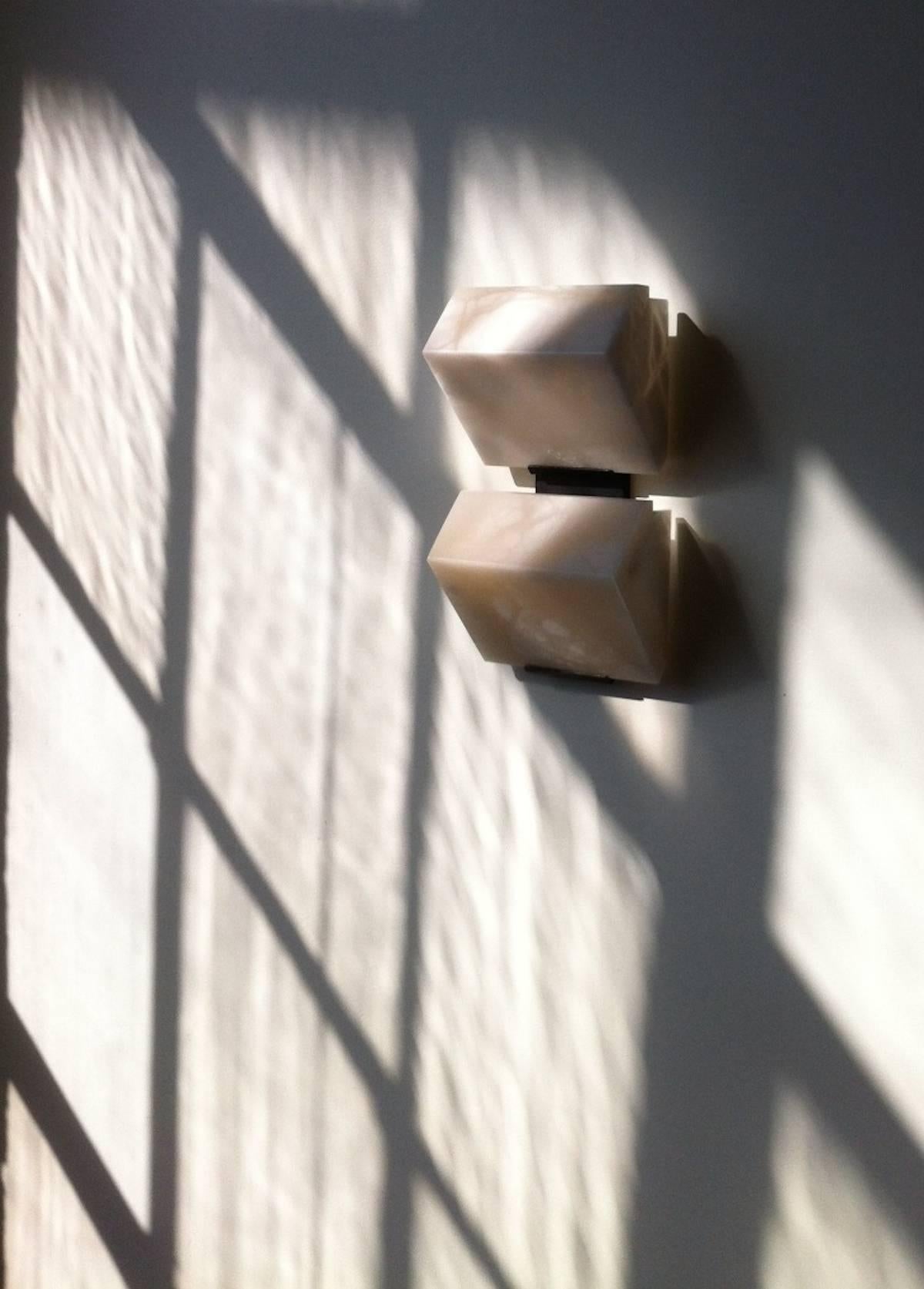Modell #185 Wandleuchter „Block Double“ in der Art von Pierre Chareau (Moderne) im Angebot