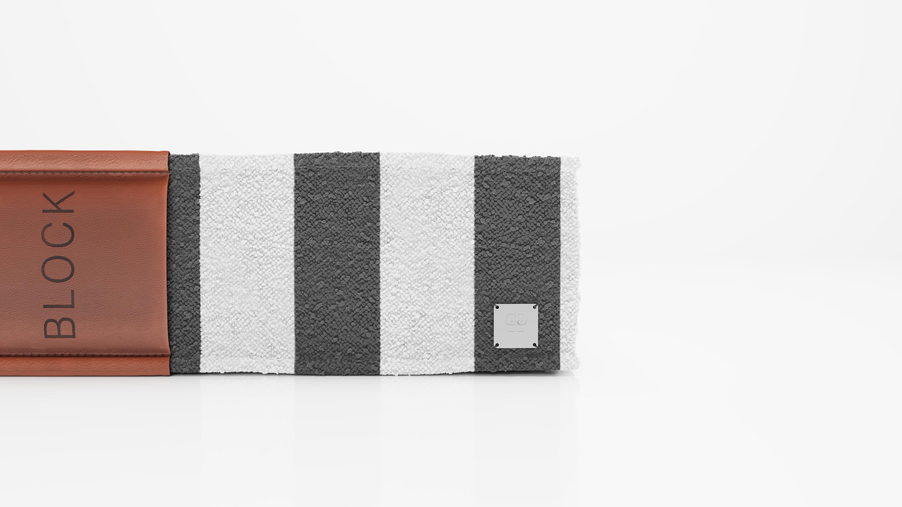 Coussin de sol en bloc (Black&White) Neuf - En vente à Bilkent, TR