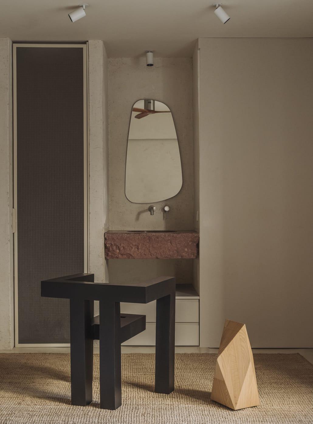 The BLOCK chair is an exercise in design in the purest cubist style. Simplicity, functionality and the absence of aesthetic additions are its distinctive characteristics; although it is no less beautiful for that, as it plays with elements that seem