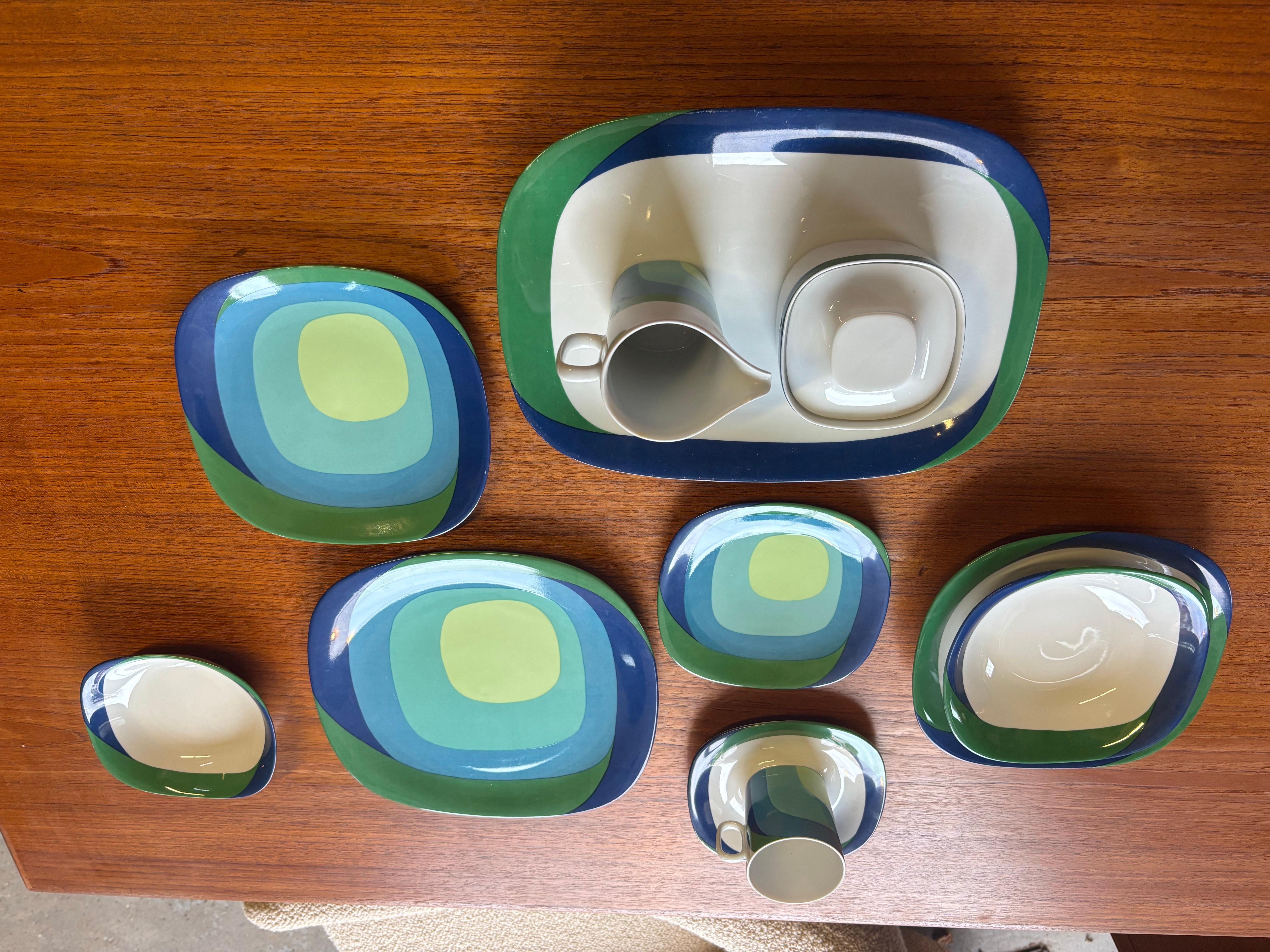 Très grand service de vaisselle allemand 