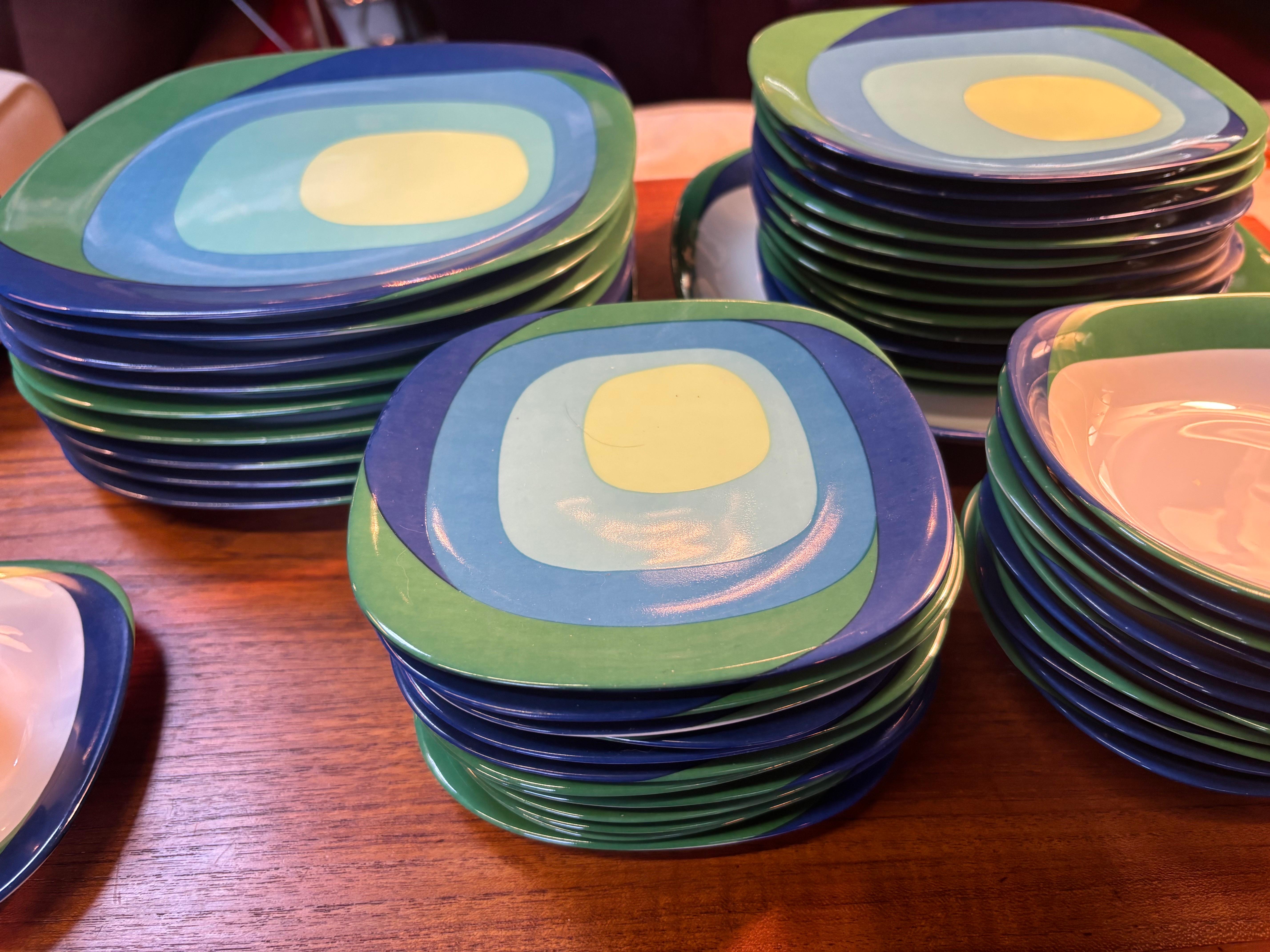 Bloc Germany Study in Squares Dinnerware Set Bon état - En vente à Philadelphia, PA