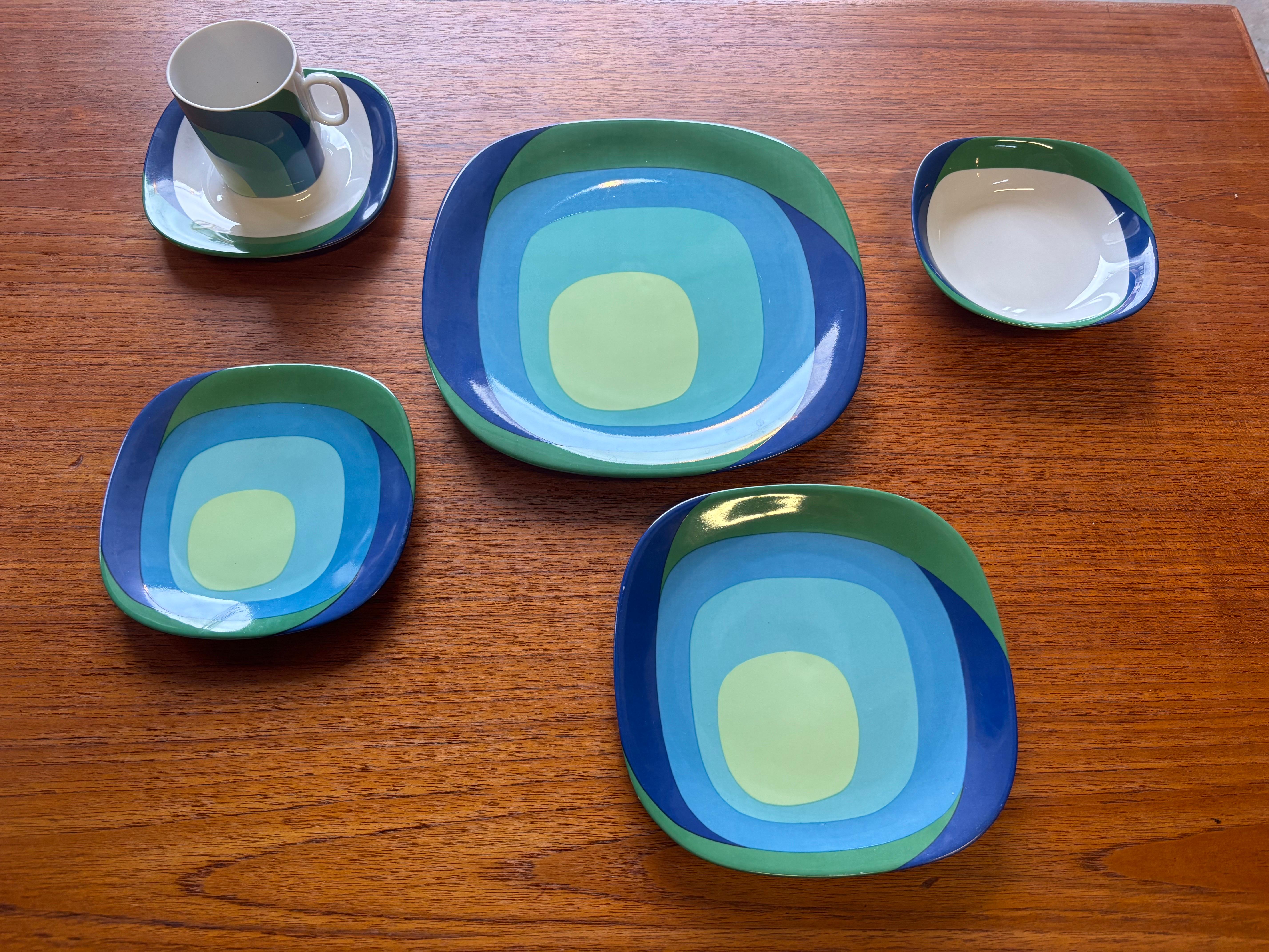 20ième siècle Bloc Germany Study in Squares Dinnerware Set en vente