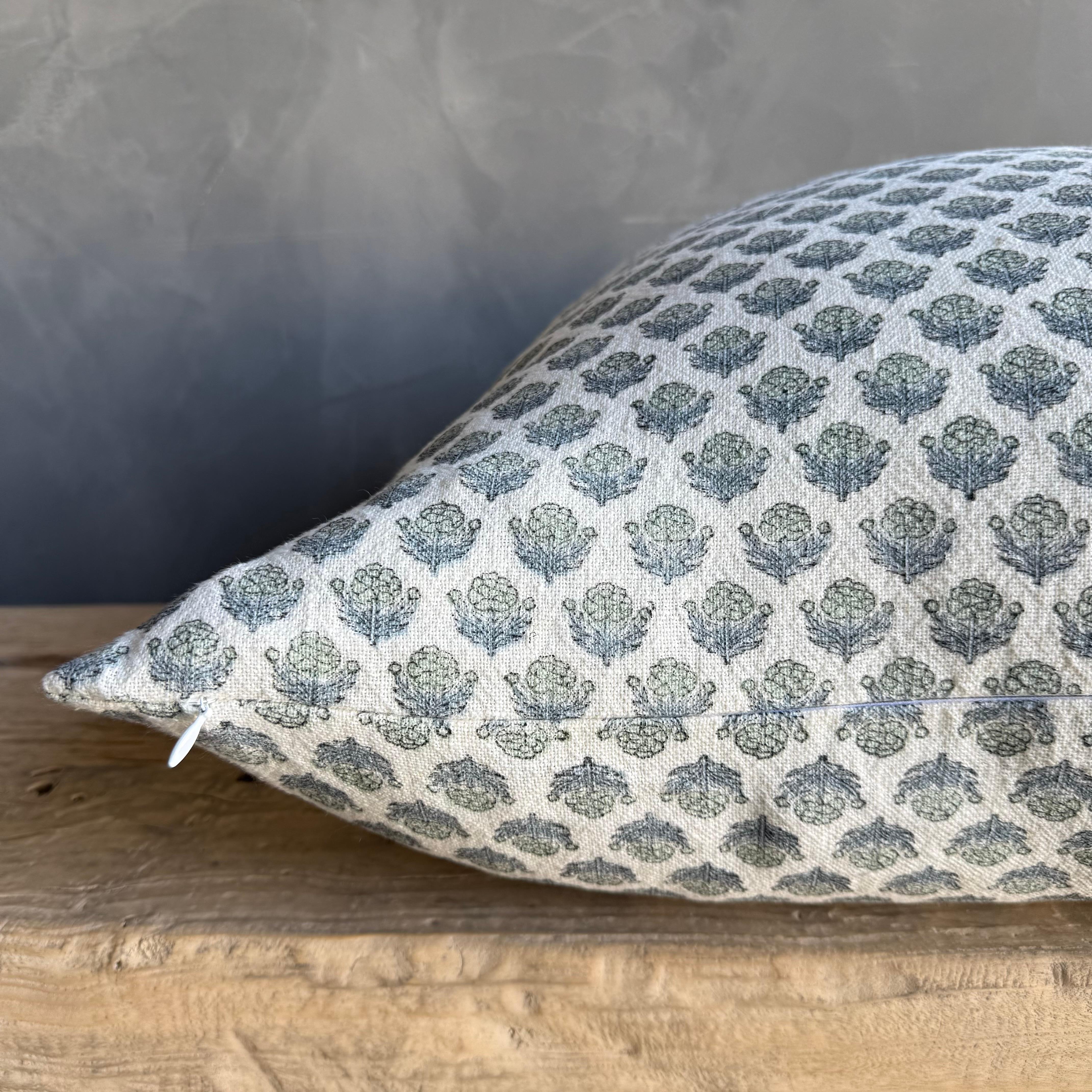 Oreillers d'appoint imprimés en bloc avec insert en plumes de duvet en vente 1