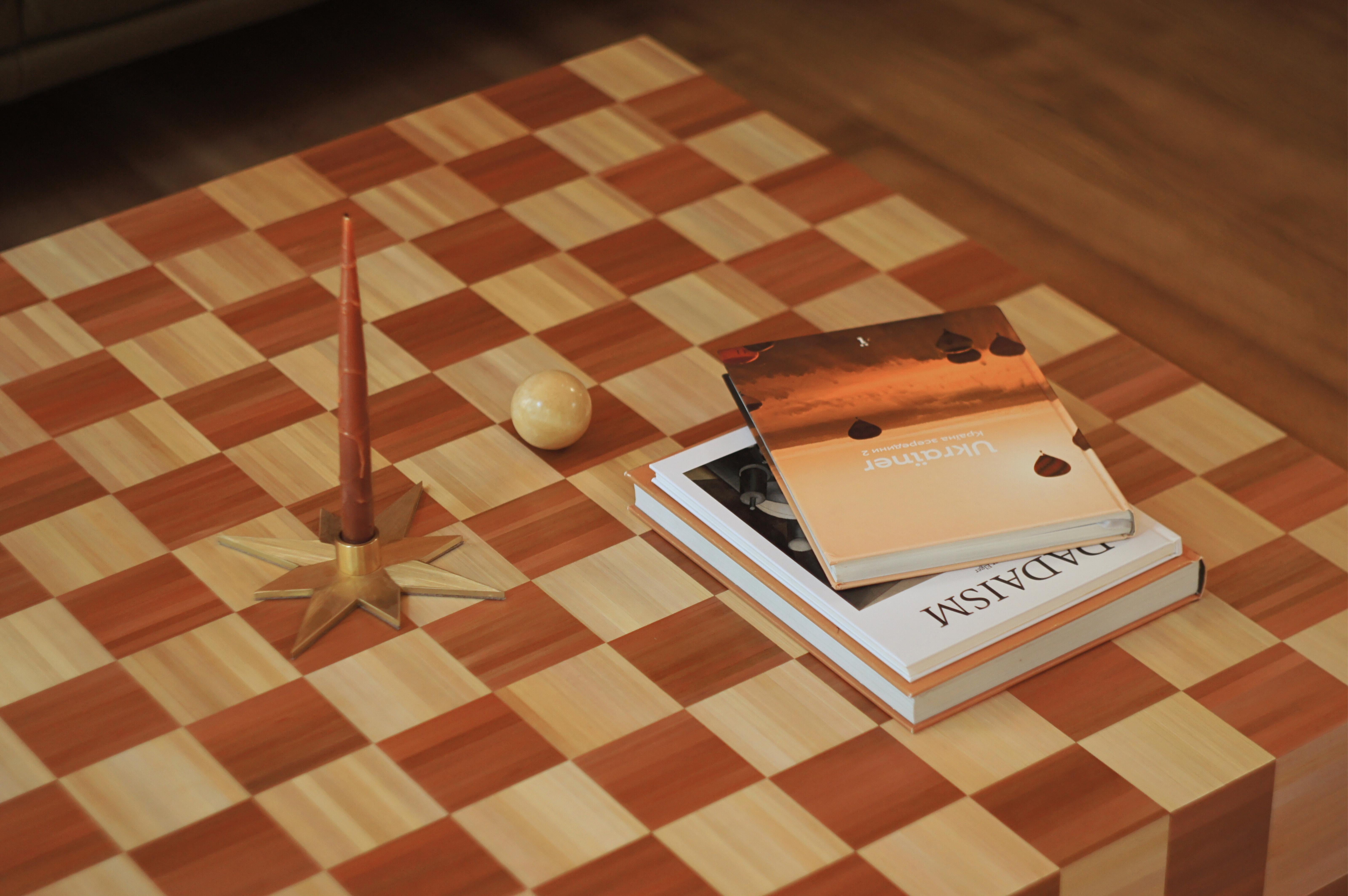 Block Side Coffee Table Checkerboard Inlay Handcrafted in Beige Straw Marquetry en venta 3