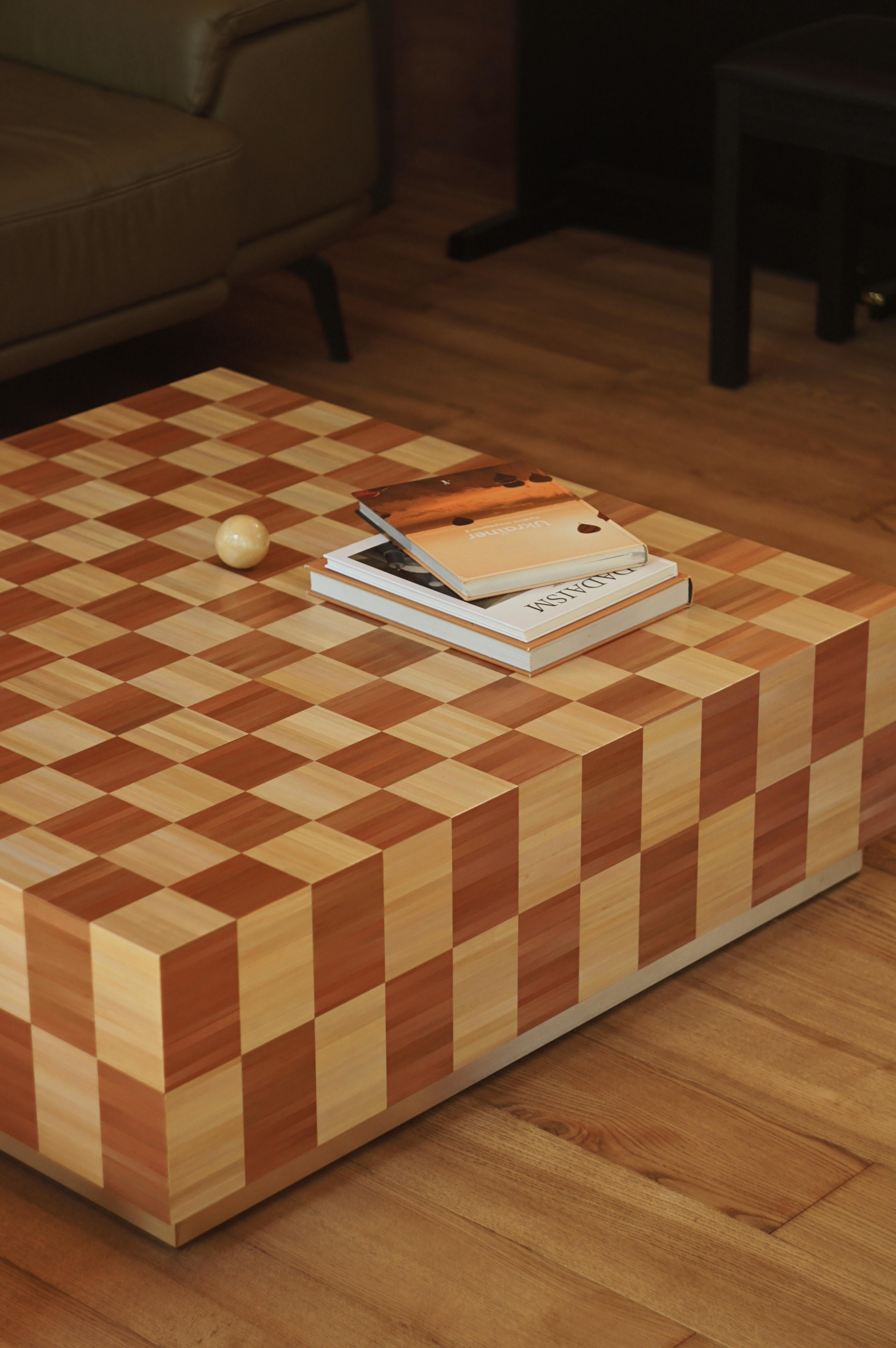 Block Side Coffee Table Checkerboard Inlay Handcrafted in Beige Straw Marquetry en venta 4