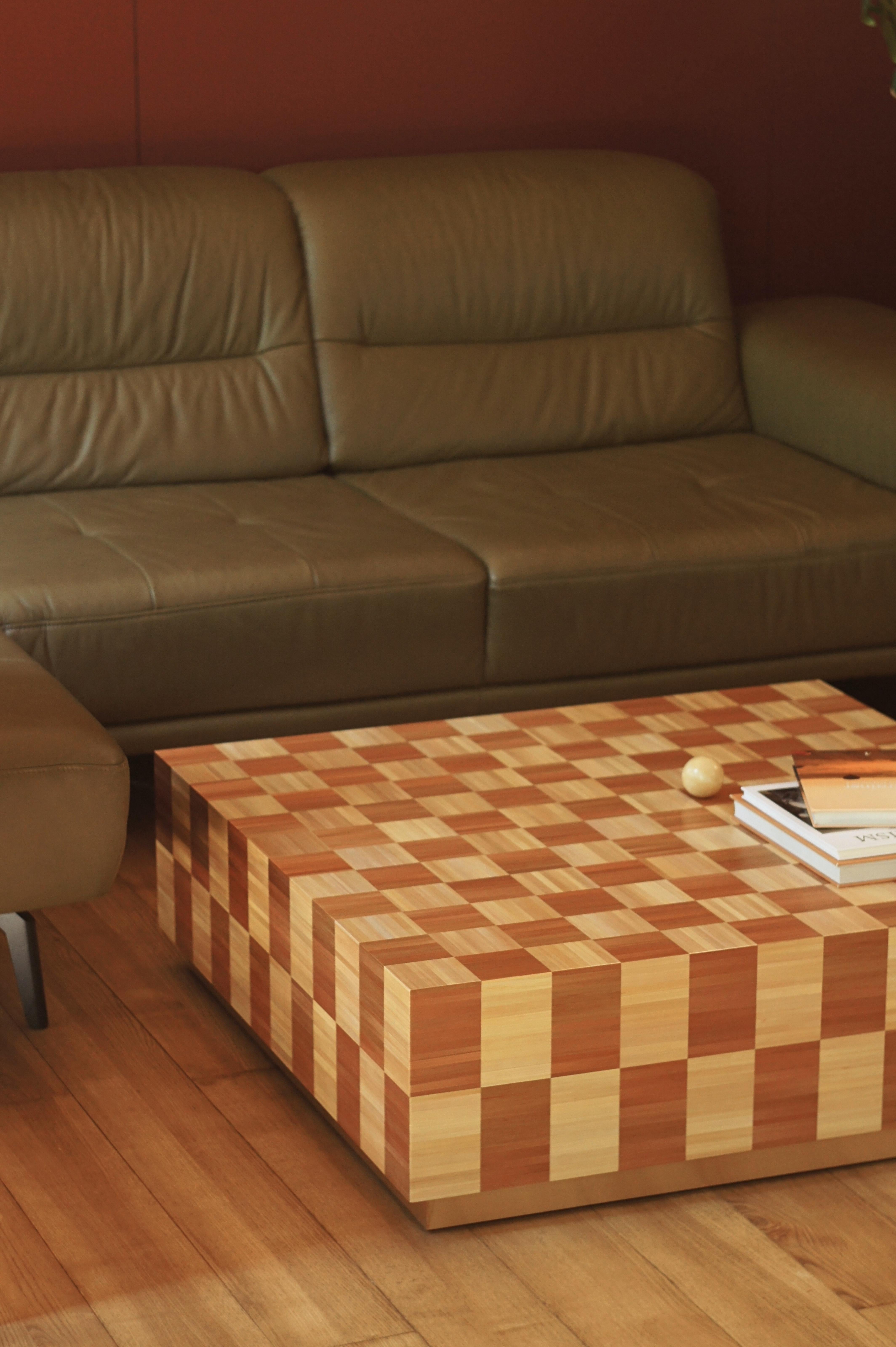 Block Side Coffee Table Checkerboard Inlay Handcrafted in Beige Straw Marquetry en venta 5