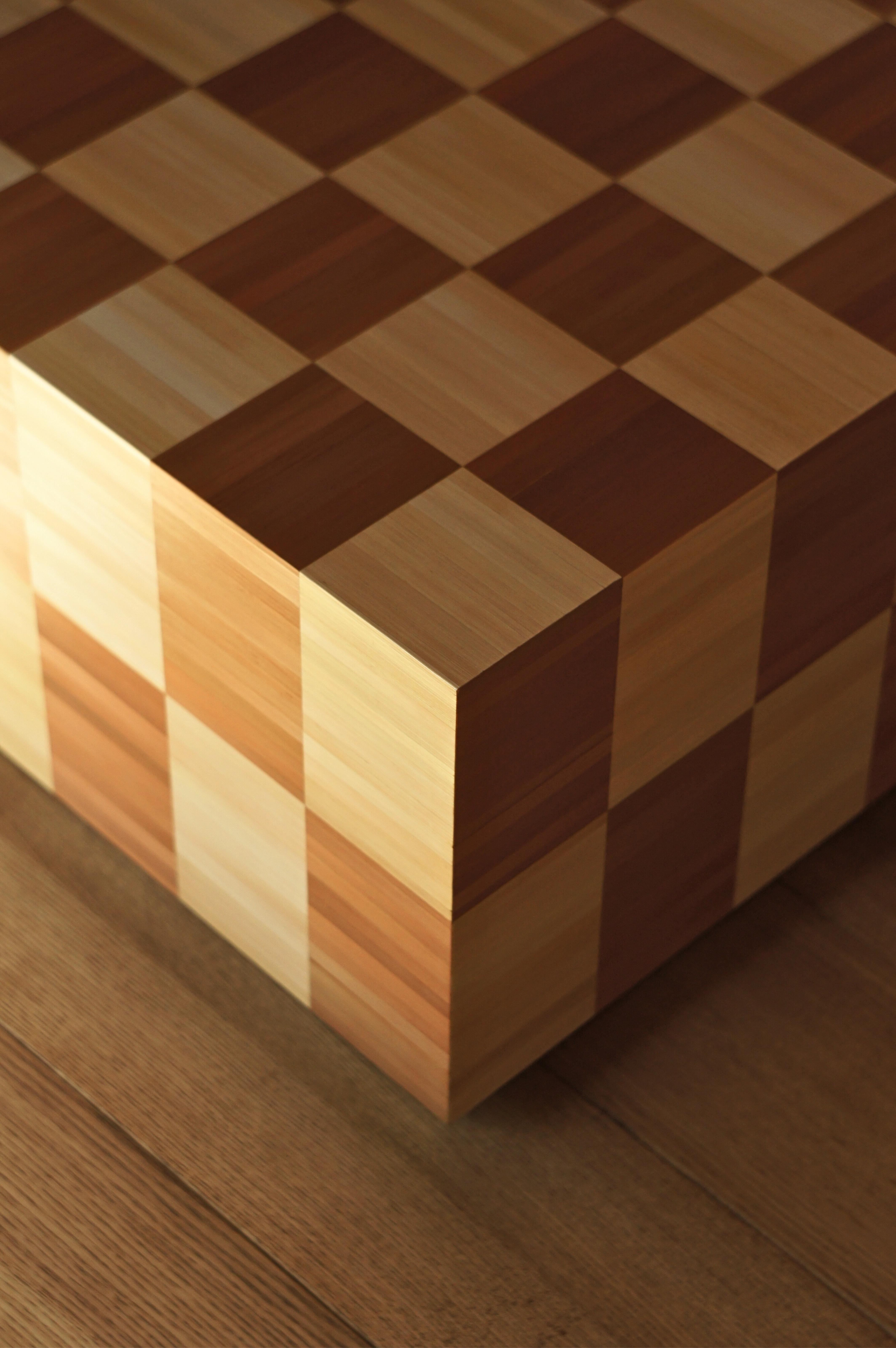 Block Side Coffee Table Checkerboard Inlay Handcrafted in Beige Straw Marquetry Ucraniano en venta