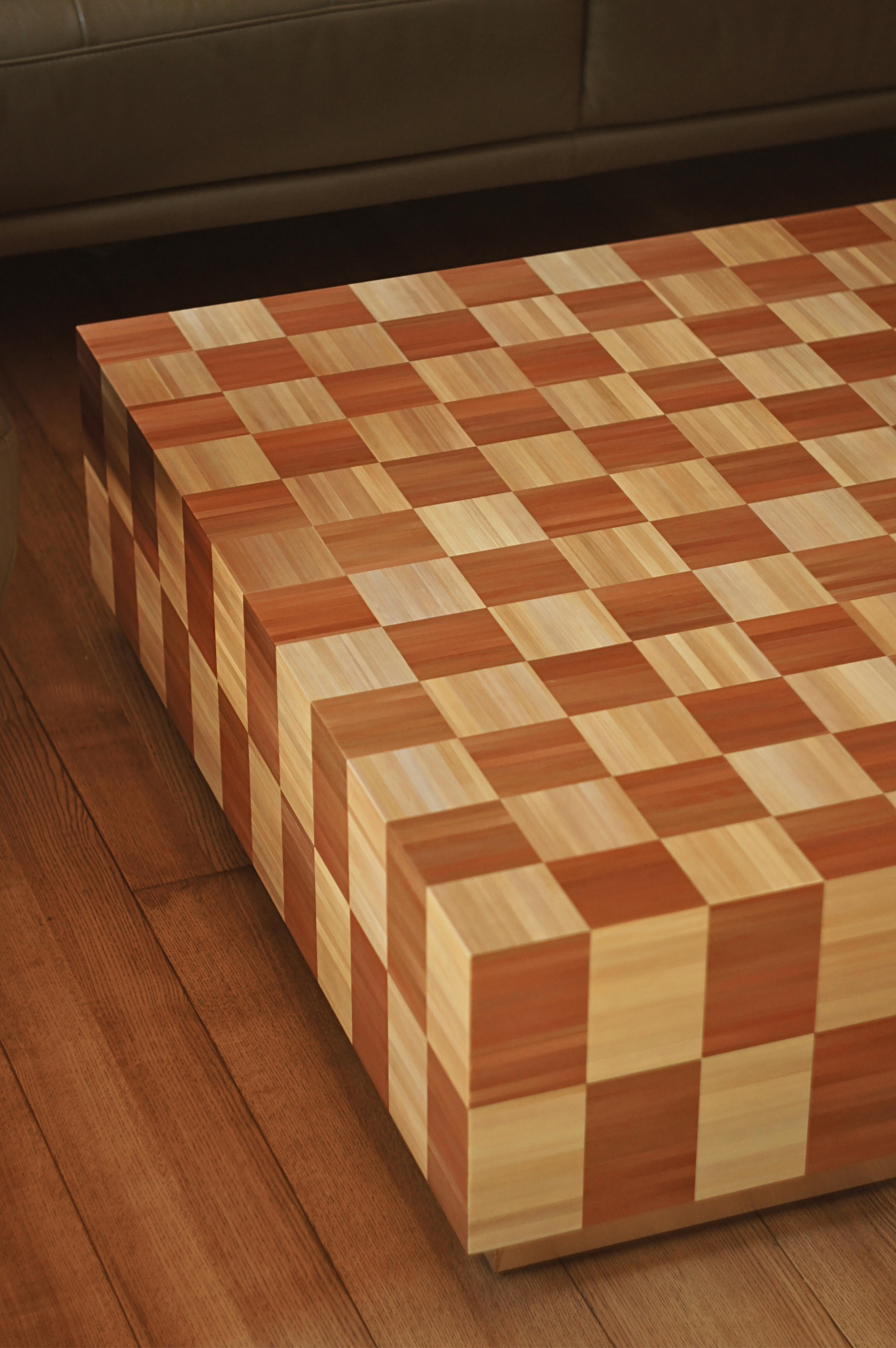 Block Side Coffee Table Checkerboard Inlay Handcrafted in Beige Straw Marquetry Siglo XXI y contemporáneo en venta