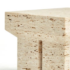 „Block Side Table“ – Tisch aus Travertino-Marmor, entworfen von Josep Vila Capdevila