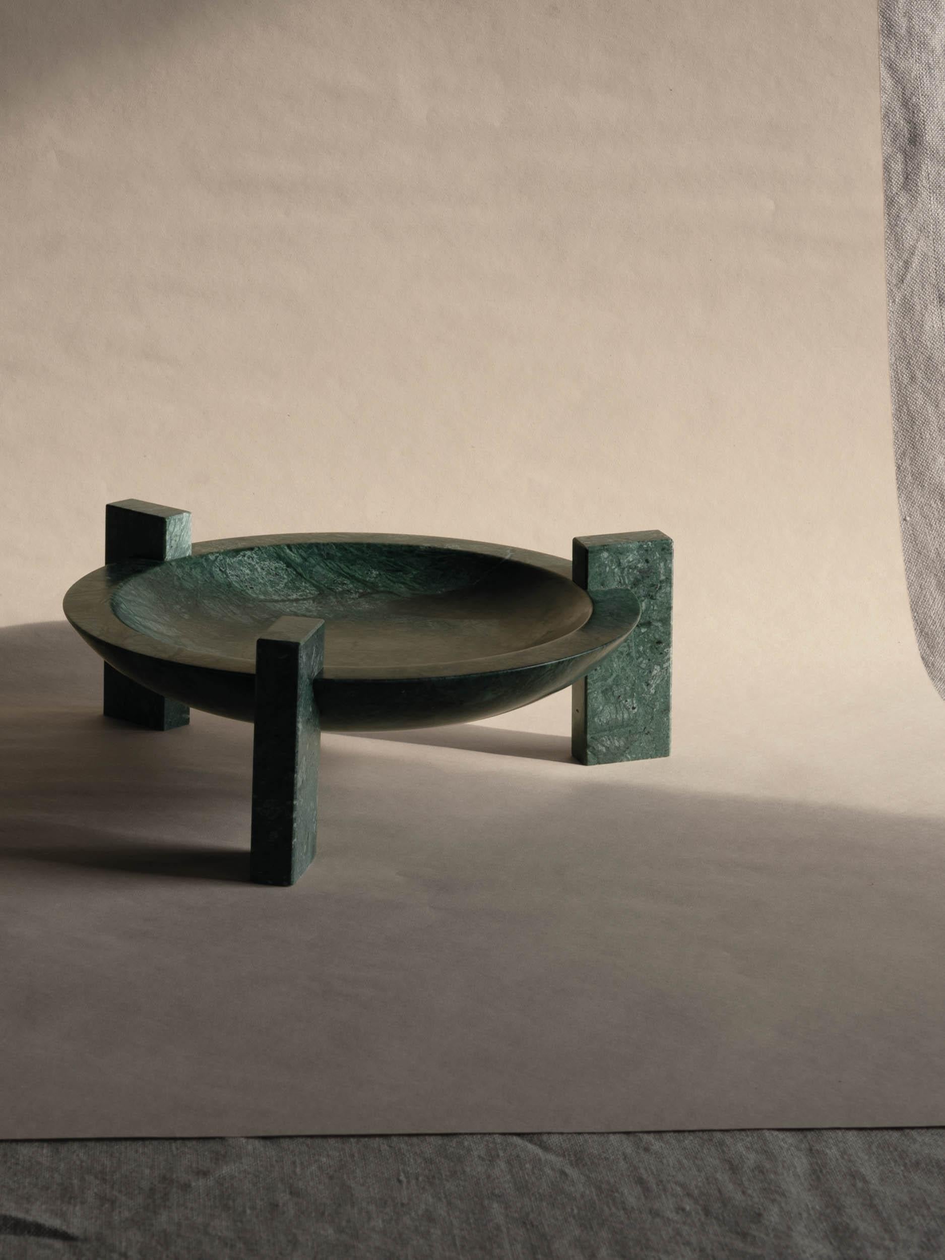 Centro de Mesa Bajo Verde Guatemala by Studionudo
Pieza única.
Dimensiones: Ø 32 x A 10 cm.
Materiales: Mármol Verde Guatemala.

Hay disponibles diferentes materiales y tamaños. Los precios pueden variar. Póngase en contacto con nosotros.

Bloques