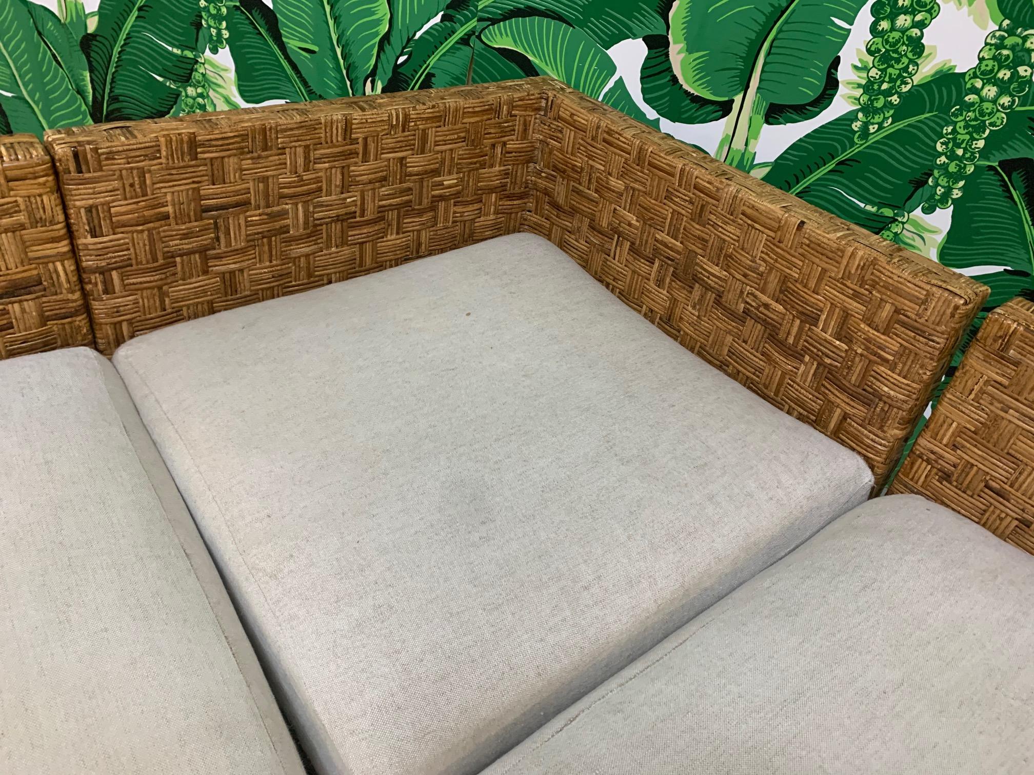 Block Wicker Woven Sectional Sofa In Good Condition For Sale In Jacksonville, FL