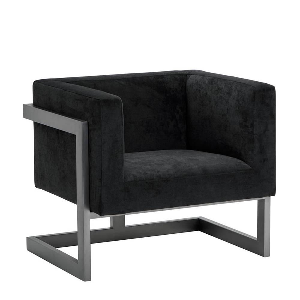 Armchair blocks with black velvet fabric.
With frame structure in solid bronze finish.