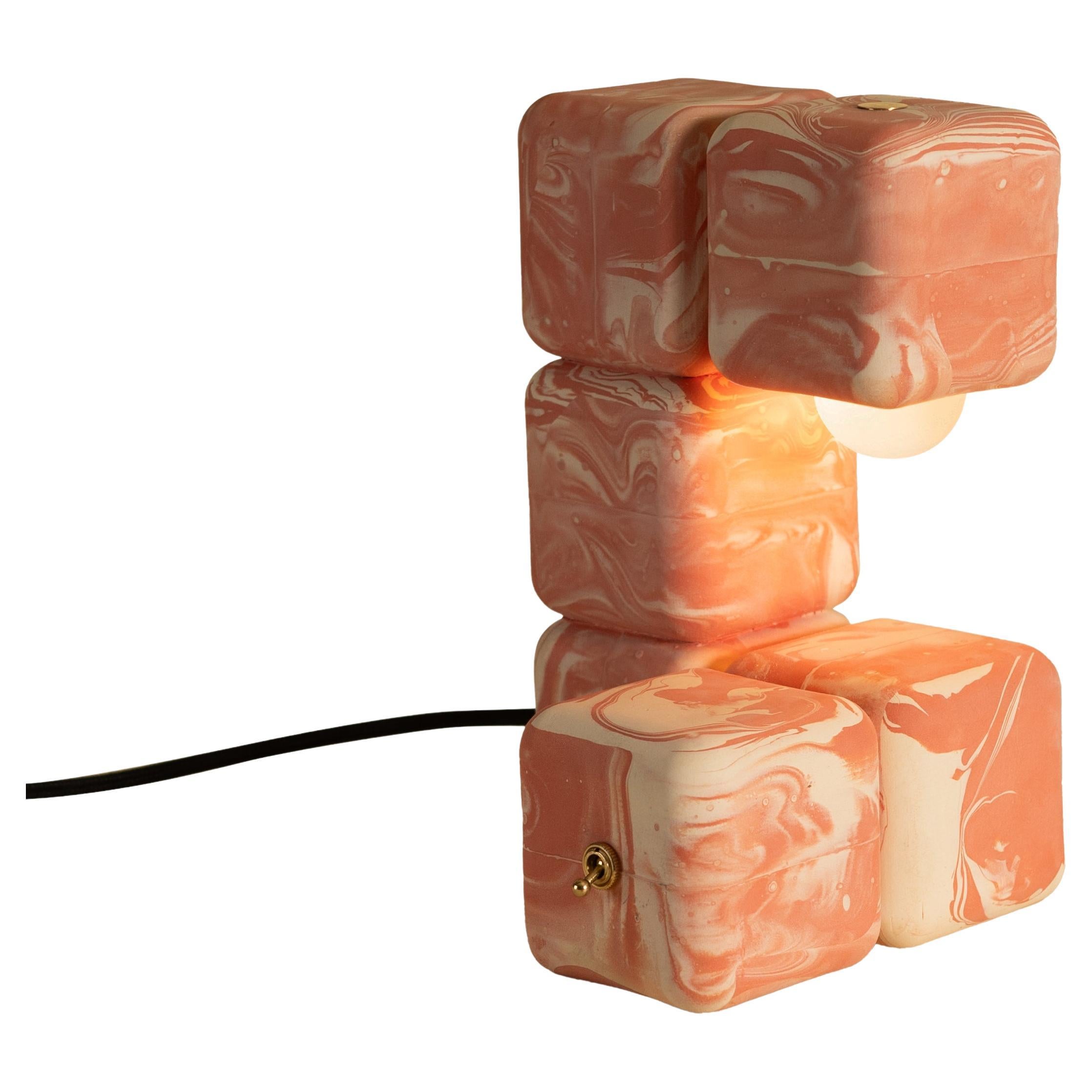 Blocky la Lámpara de Sobremesa - Acabado Slip Jaspeado Rosa en venta