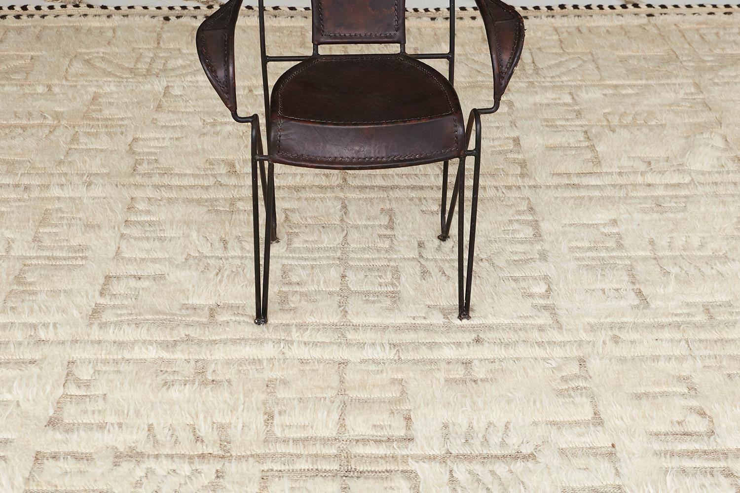 A mesmerizing rug that features a stunning natural color scheme displaying an array of wonderful symbolical motifs. Cedar and light brown play an integral part in illuminating the rug’s overall majestic appearance. This collection, 'Kust' also