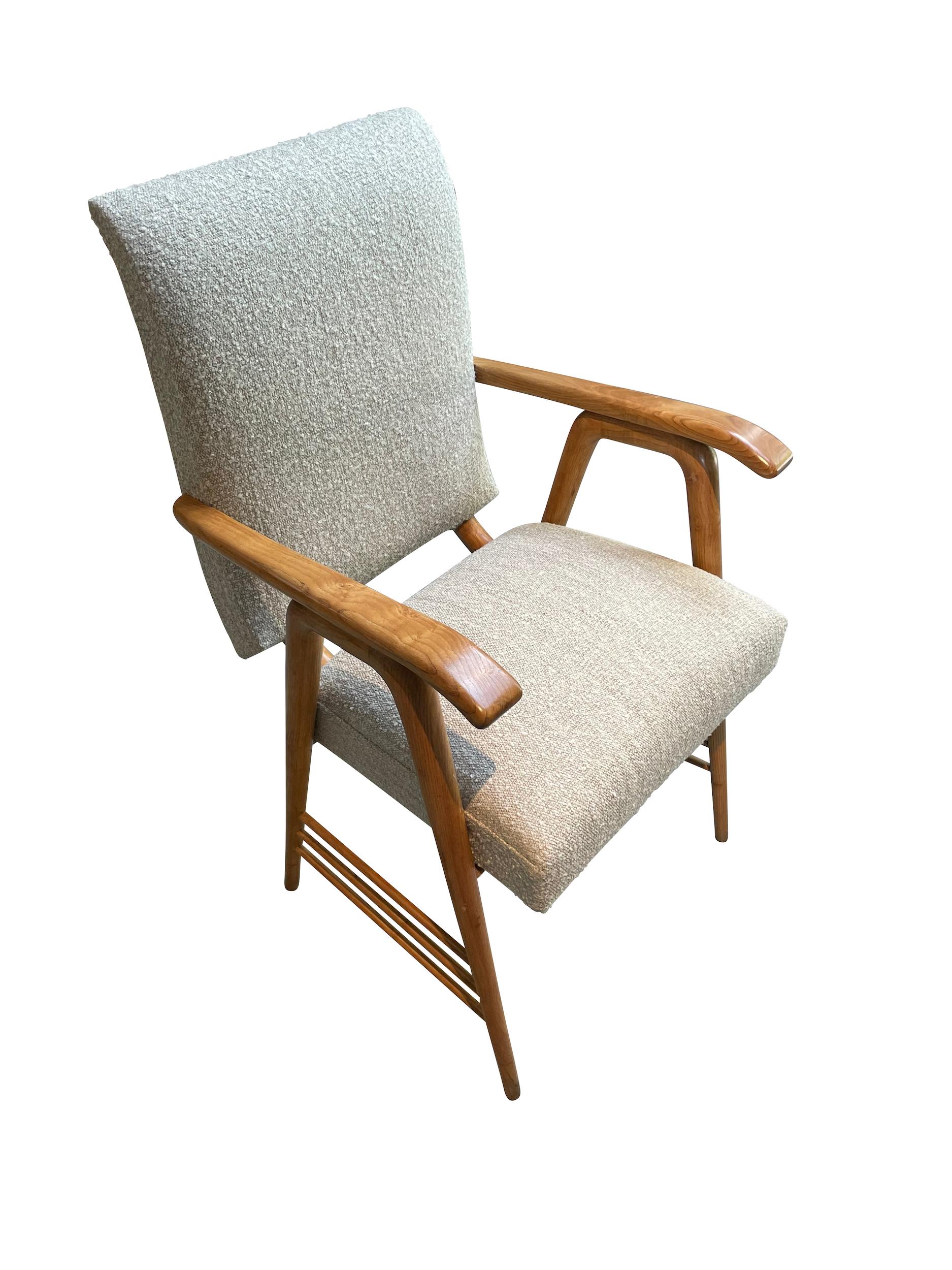 1940's Italian desk chair in the style of Gio Ponti.
Blond ash.
Slight curved back.
Compass design legs.
Newly reupholstered in boucle.
