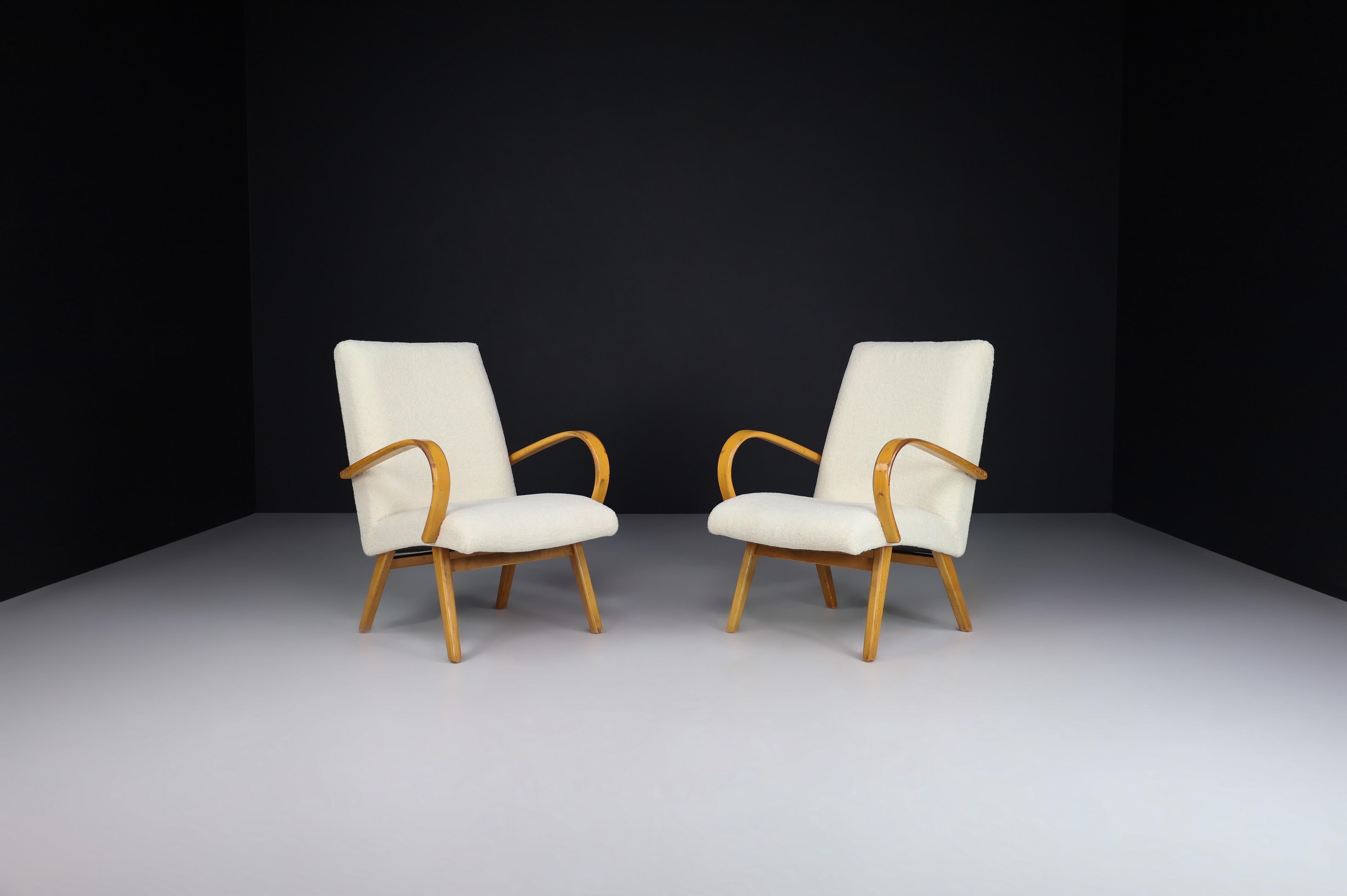 Blond bentwood armchairs manufactured and designed in Praque, 1950s. 

Blond bentwood armchairs manufactured and designed in Praque, 1950s. These armchairs have just been reupholstered with teddy fabric and have a nice elegant bentwood frame. It