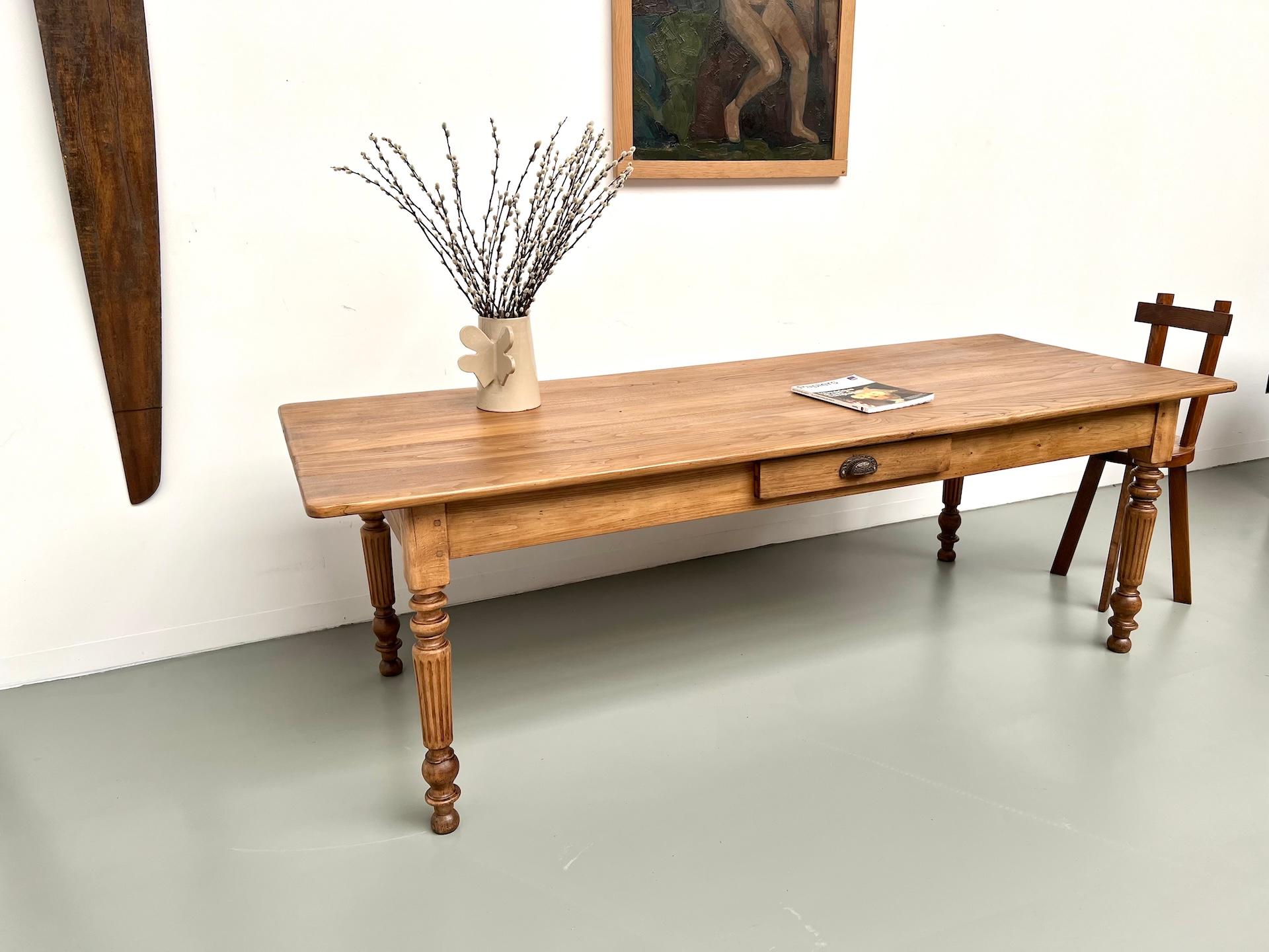 Blond french walnut farmhouse table – circa 1900 For Sale 8