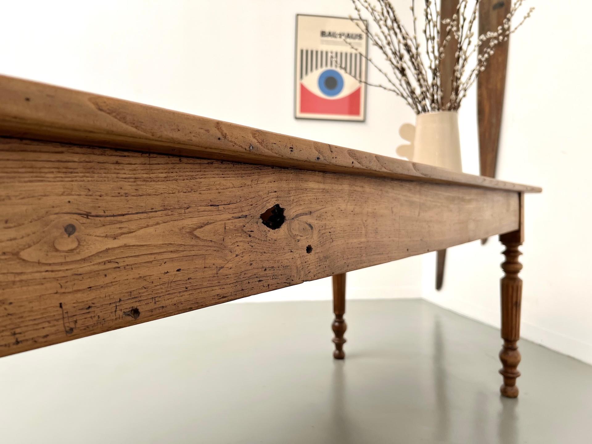 Blond french walnut farmhouse table – circa 1900 For Sale 11