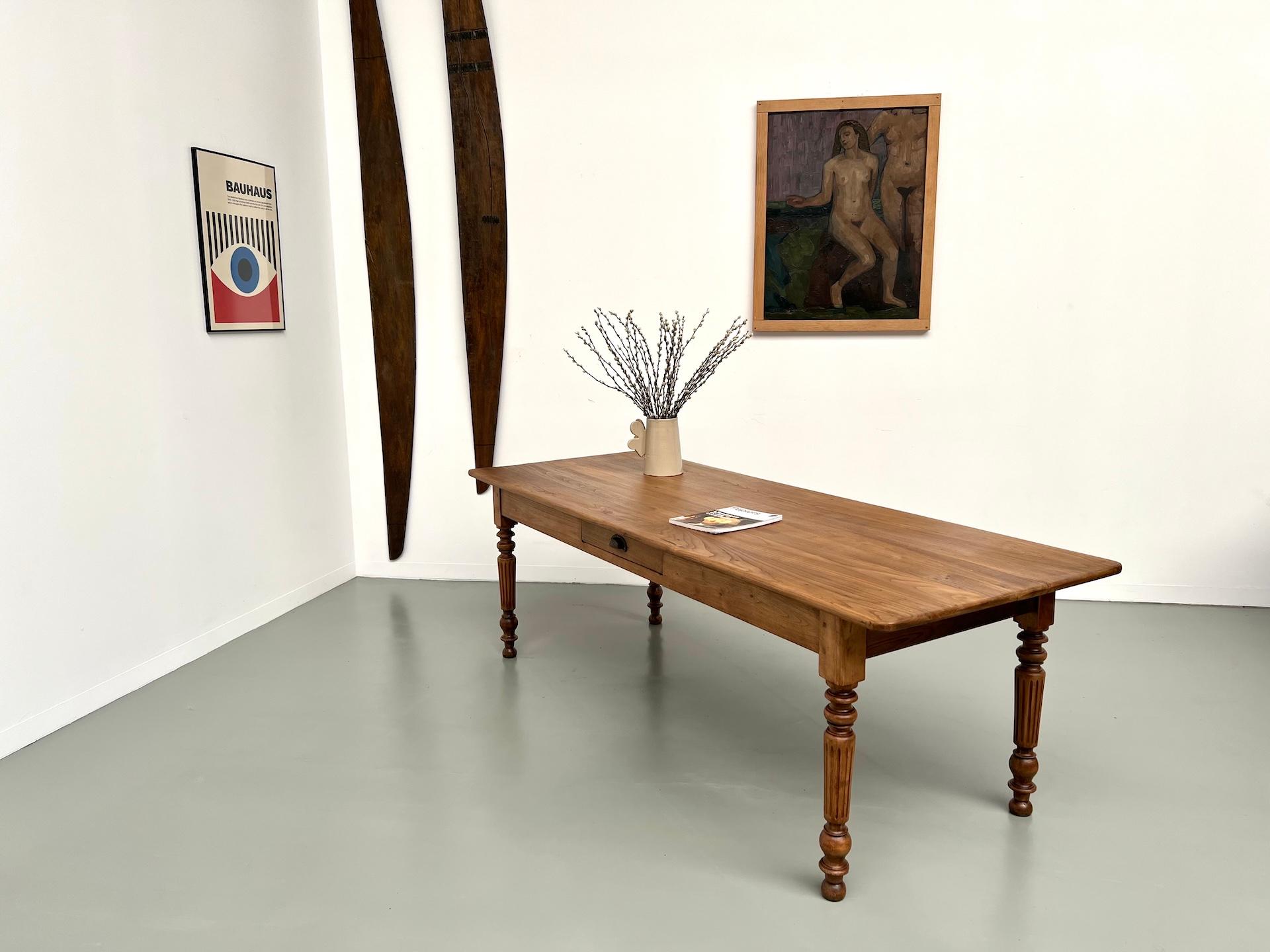 Blond french walnut farmhouse table – circa 1900 For Sale 13