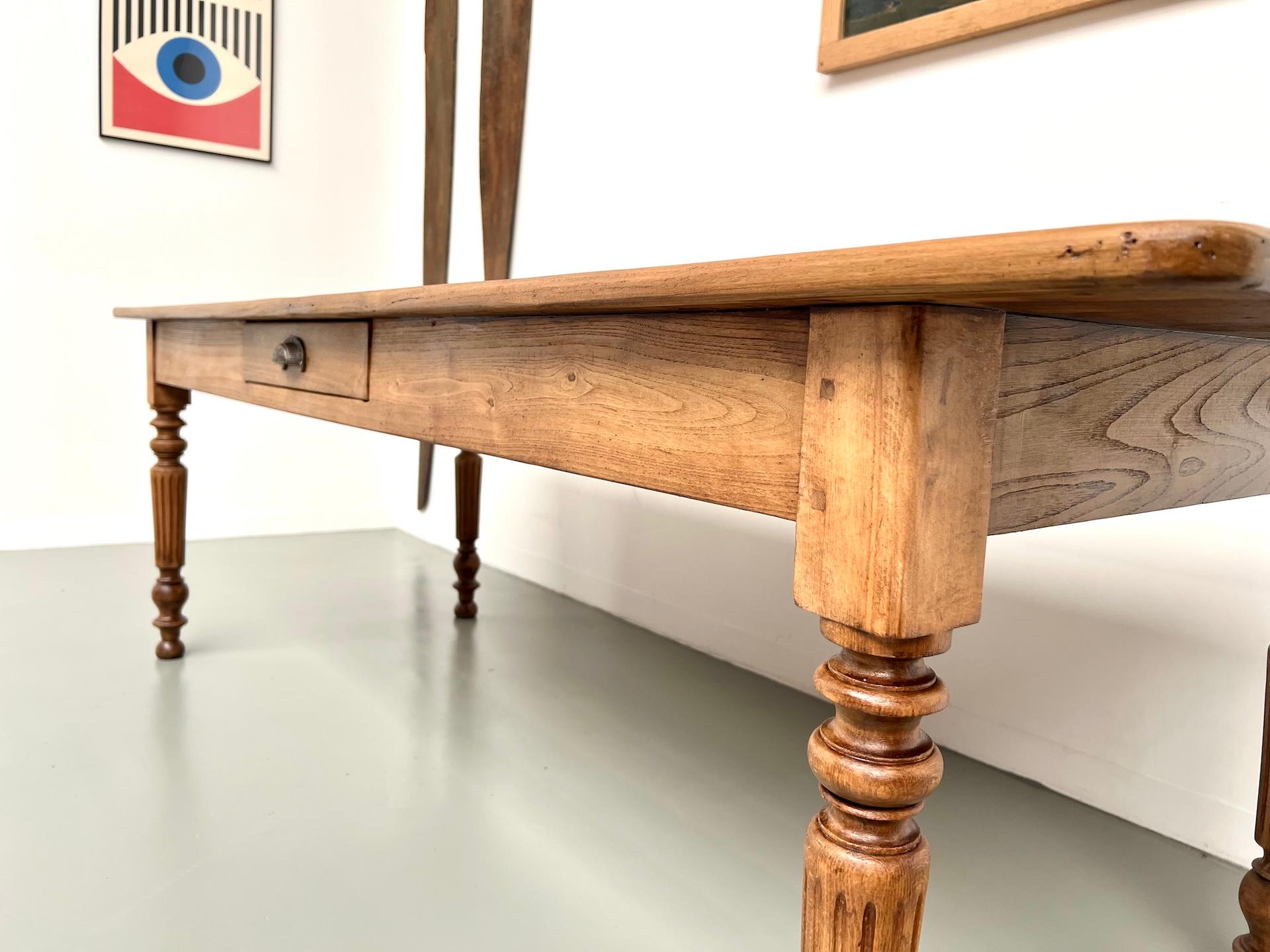 Walnut Blond french walnut farmhouse table – circa 1900 For Sale