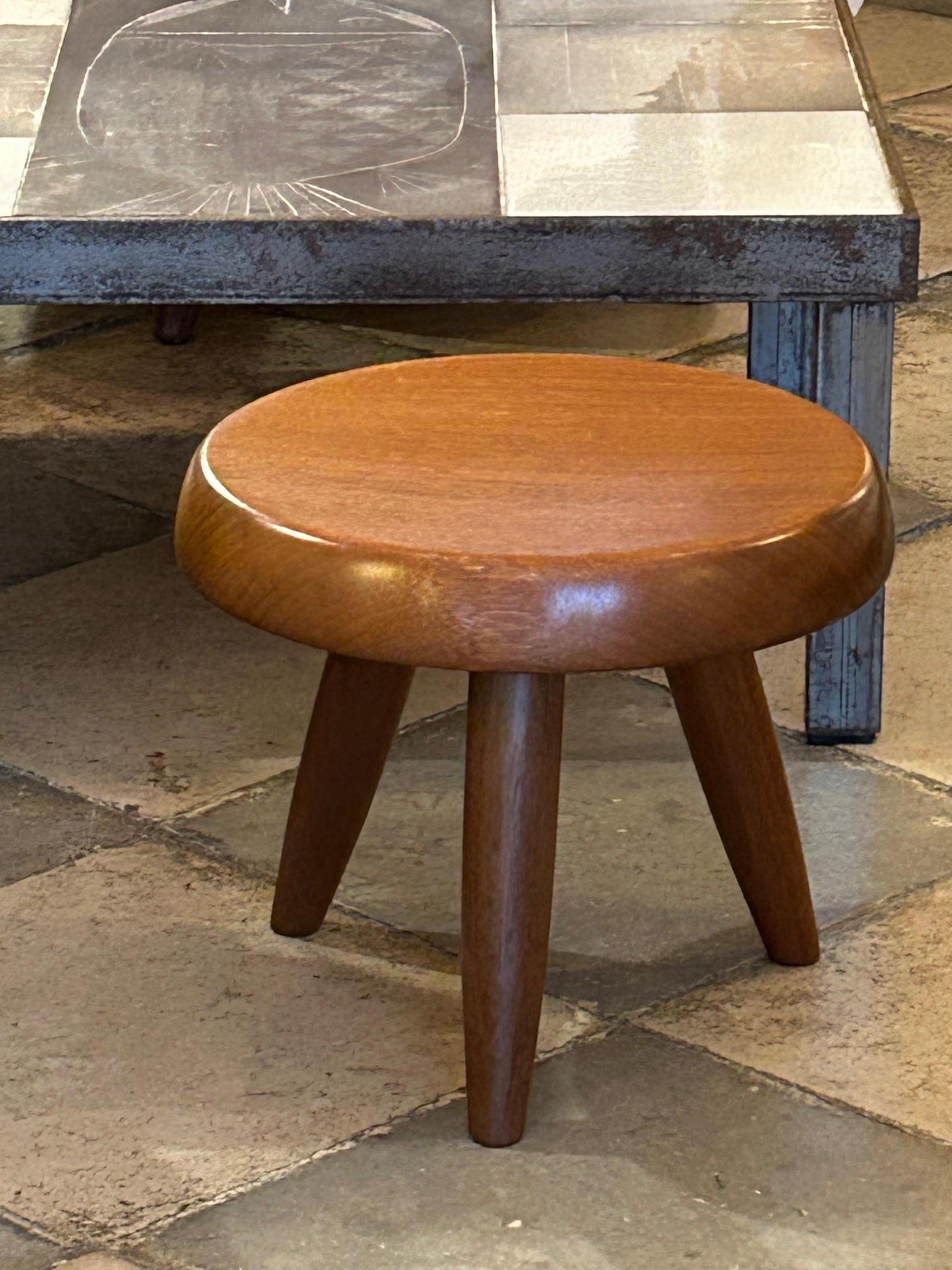 Blond mahogany stool by Charlotte Perriand For Sale 4