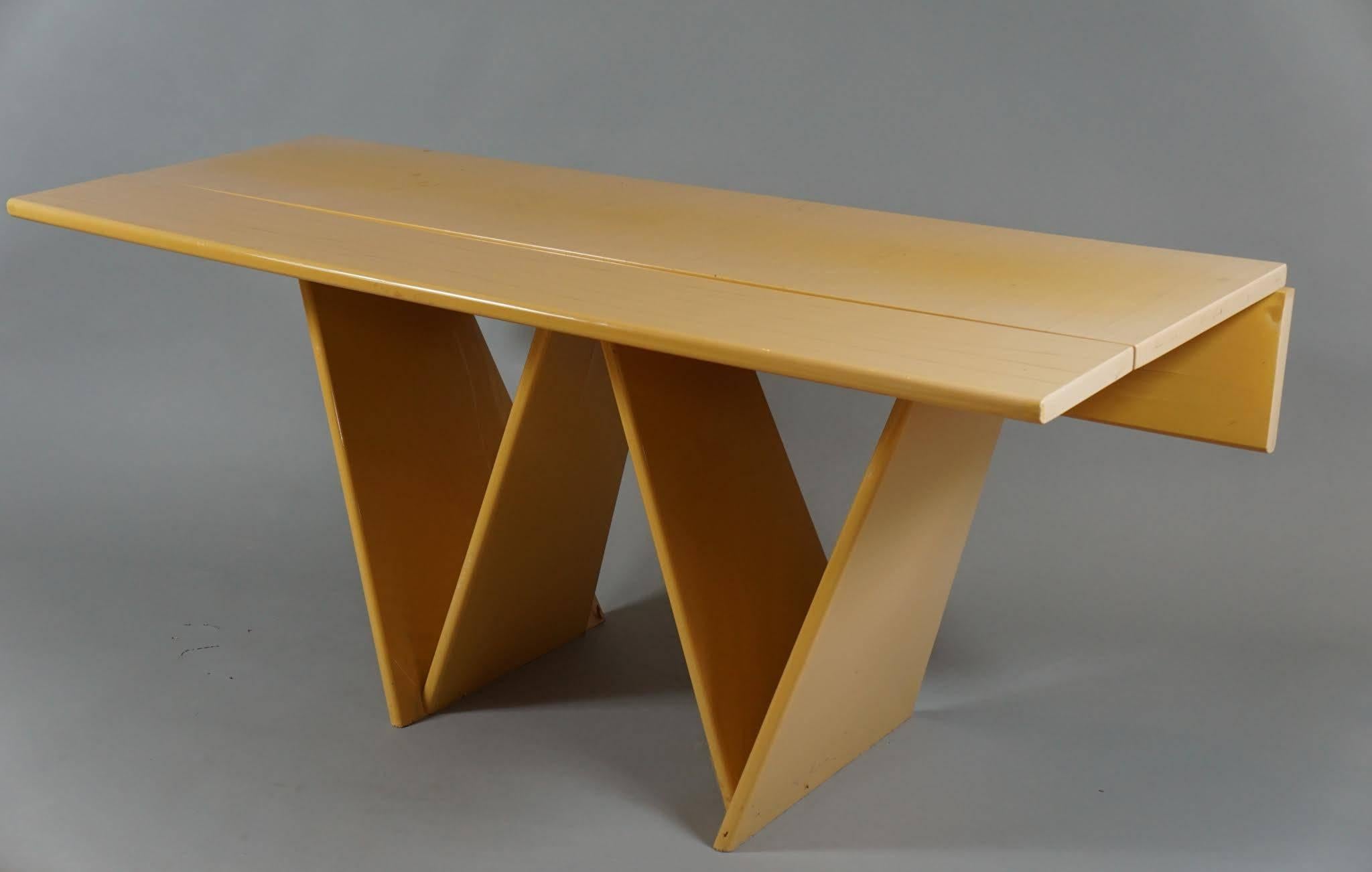 Blond Midcentury Drop-Leaf Lacquered Table For Sale 3