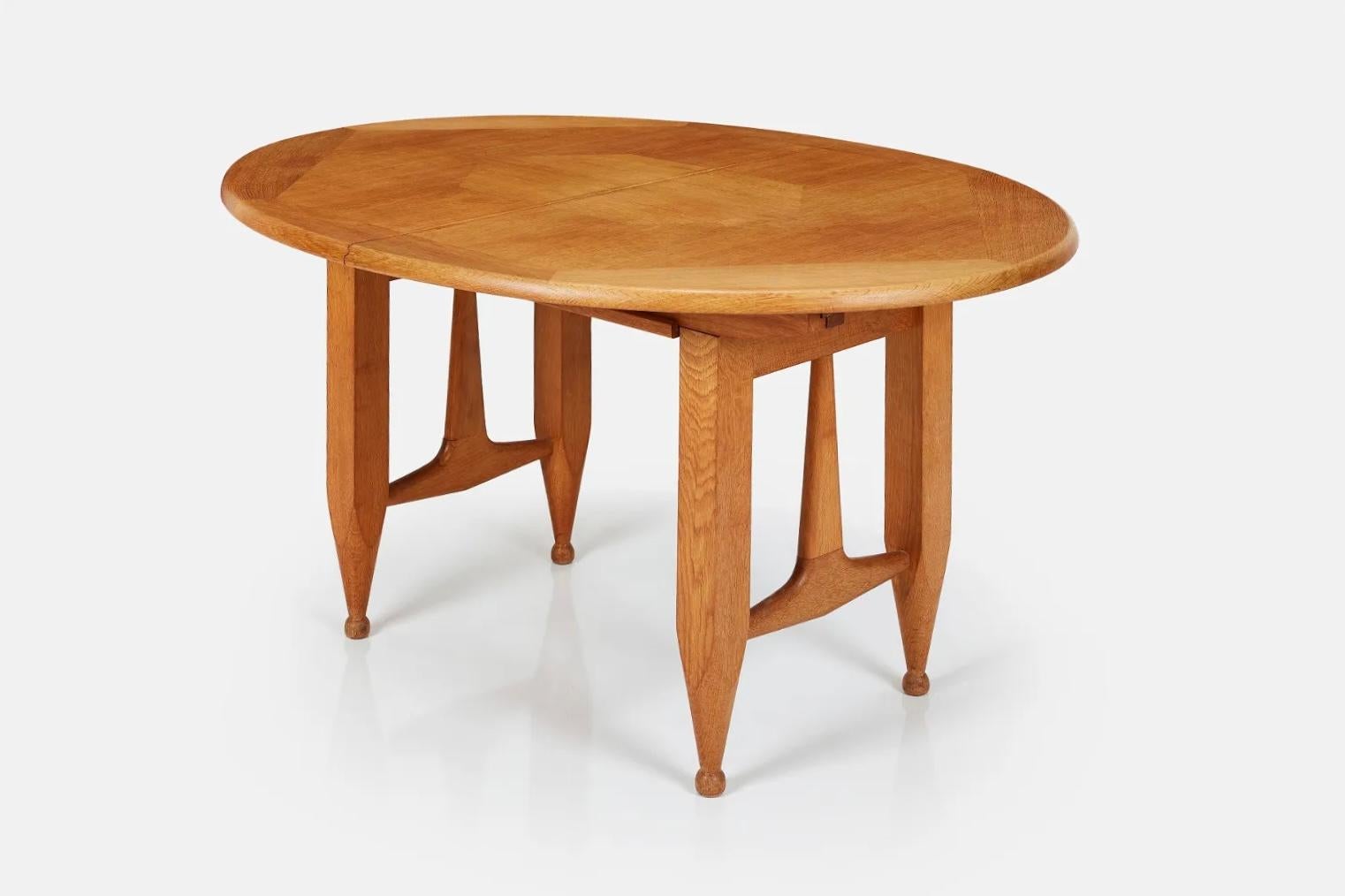 Blond oak center table / extendable dining table by Guillerme & Chambron for Votre Maison.

Robert Guillerme studied design and architecture at the École Boule, graduating in 1934. After the Second World War he moved to Lille, in the north of