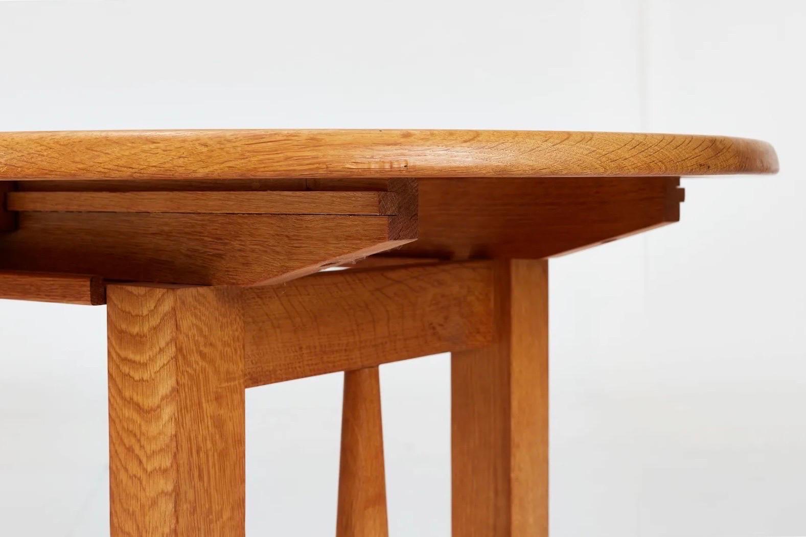 Chêne Table centrale ou table de salle à manger en chêne blond par Guillerme and Chambron pour Votre Maison en vente