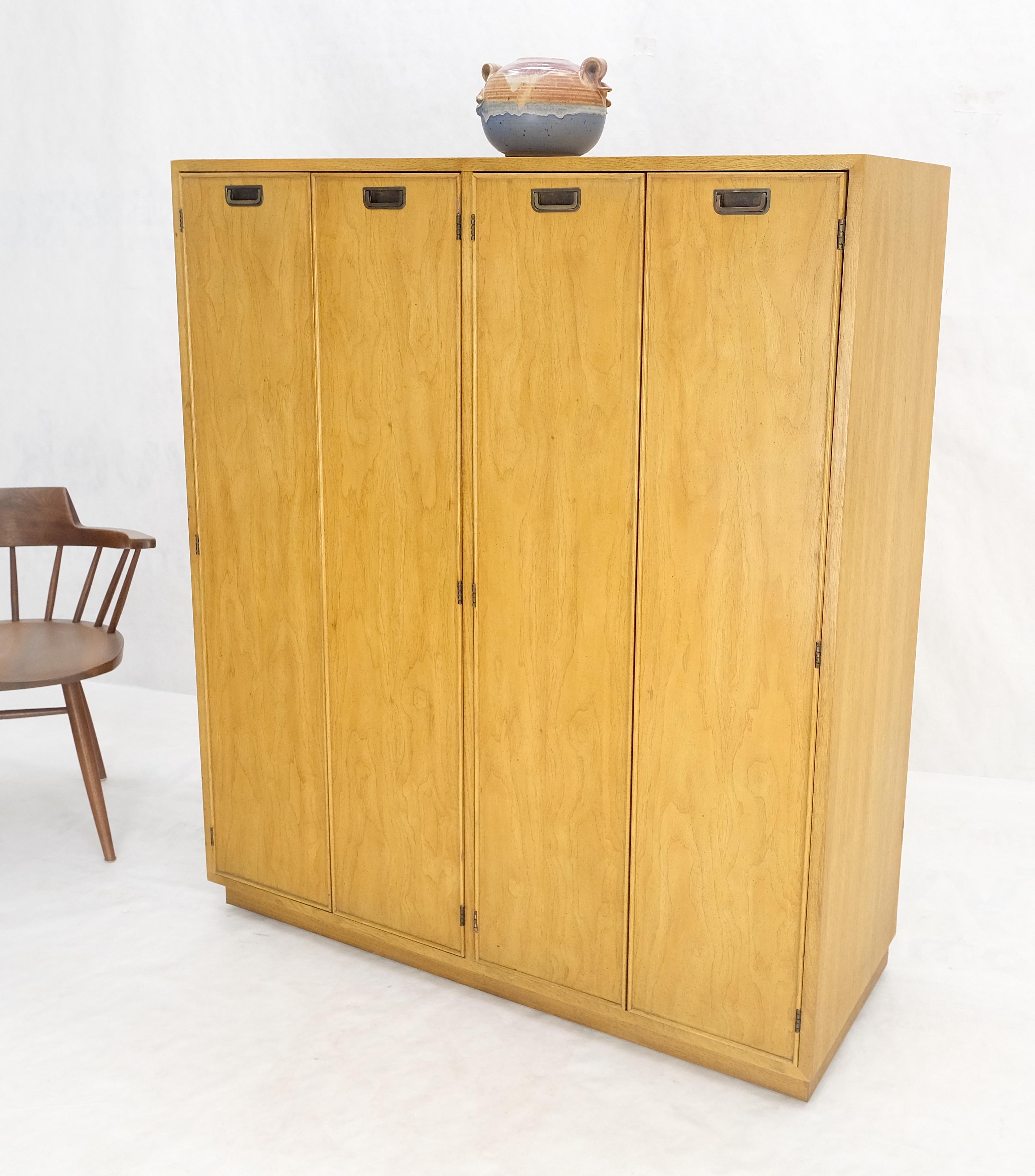 Blond Walnut Side by Side 4 Doors Two Compartment Chest Drawers Dresser MINT ! en vente 1