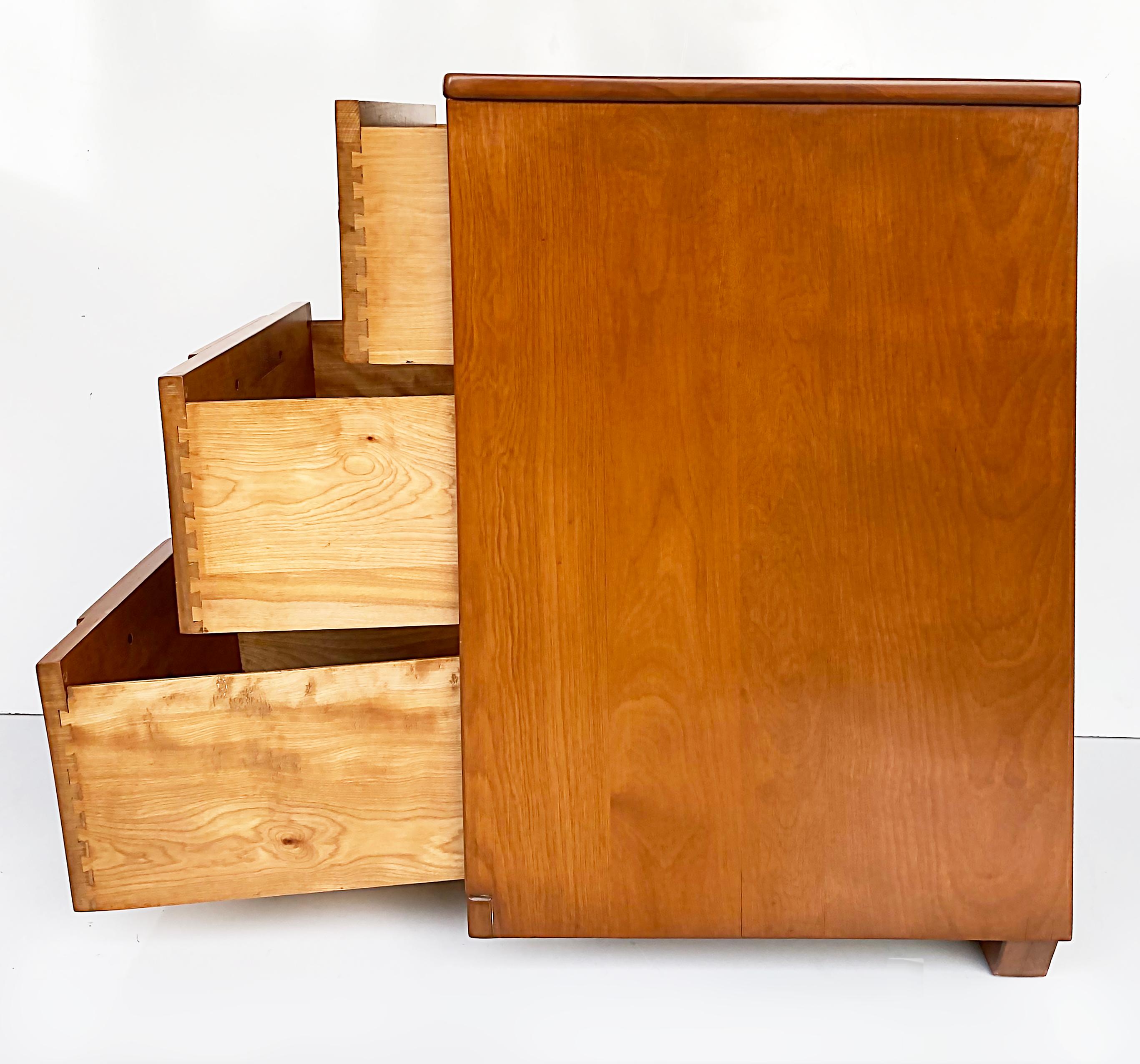 Blonde 1940s French & Heald Block Front Night Stands, Pair In Good Condition In Miami, FL