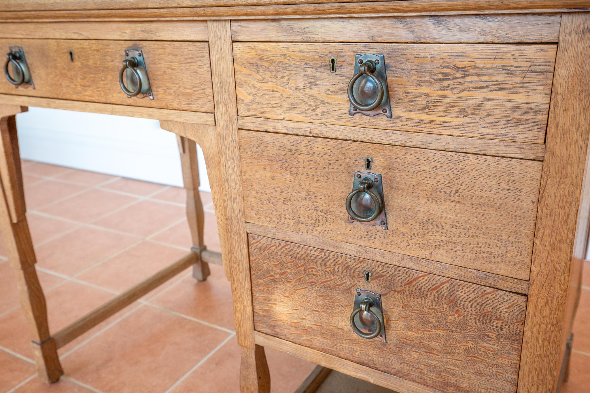 Blonde Arts & Craft Schreibtisch English Antique 1900 Leder Oak Shapland & Petter im Angebot 2