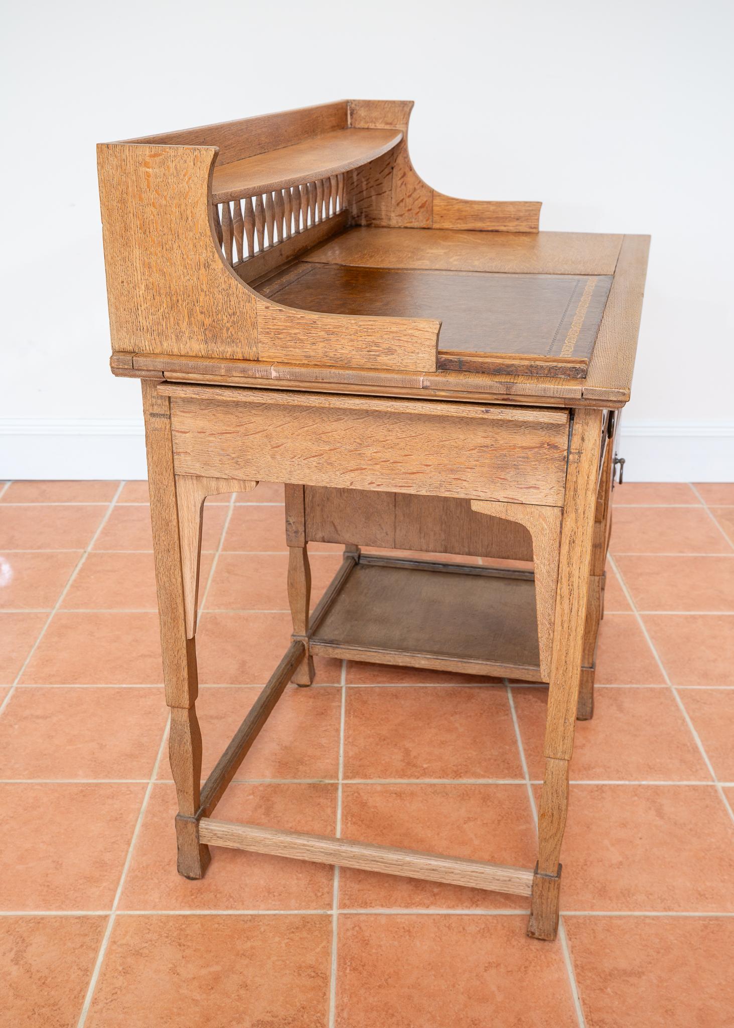 Blonde Arts & Craft Schreibtisch English Antique 1900 Leder Oak Shapland & Petter im Angebot 10