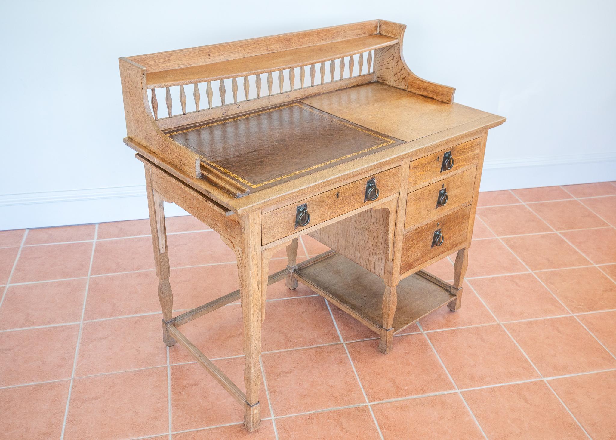 Blonde Arts & Craft Schreibtisch English Antique 1900 Leder Oak Shapland & Petter (Handgeschnitzt) im Angebot