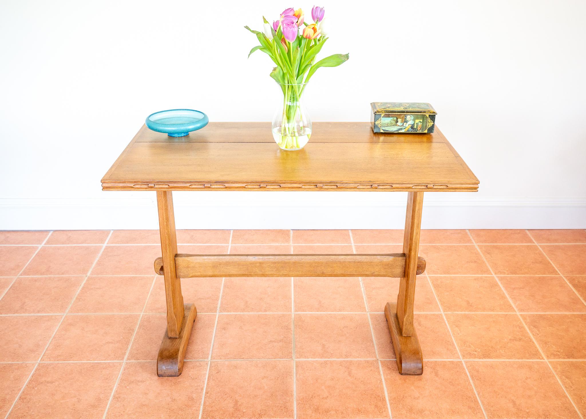 Blonde Light Oak Refectory Trestle Table Cotswold School Arts And Crafts Rustic (Britisch) im Angebot