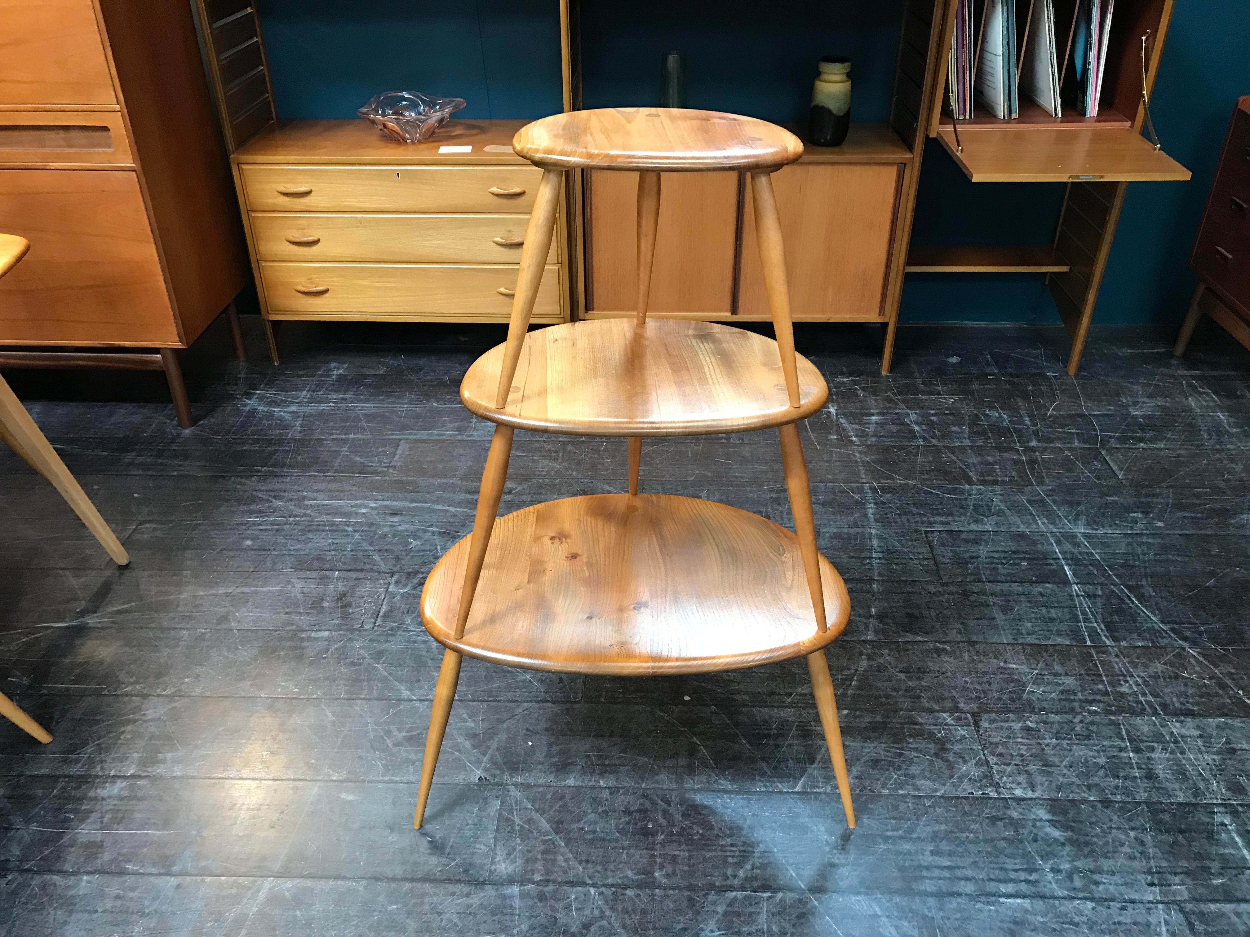 Blonde Nest of Tables, Pebbles by Lucian Ercolani for Ercol, Elm and Beech For Sale 1