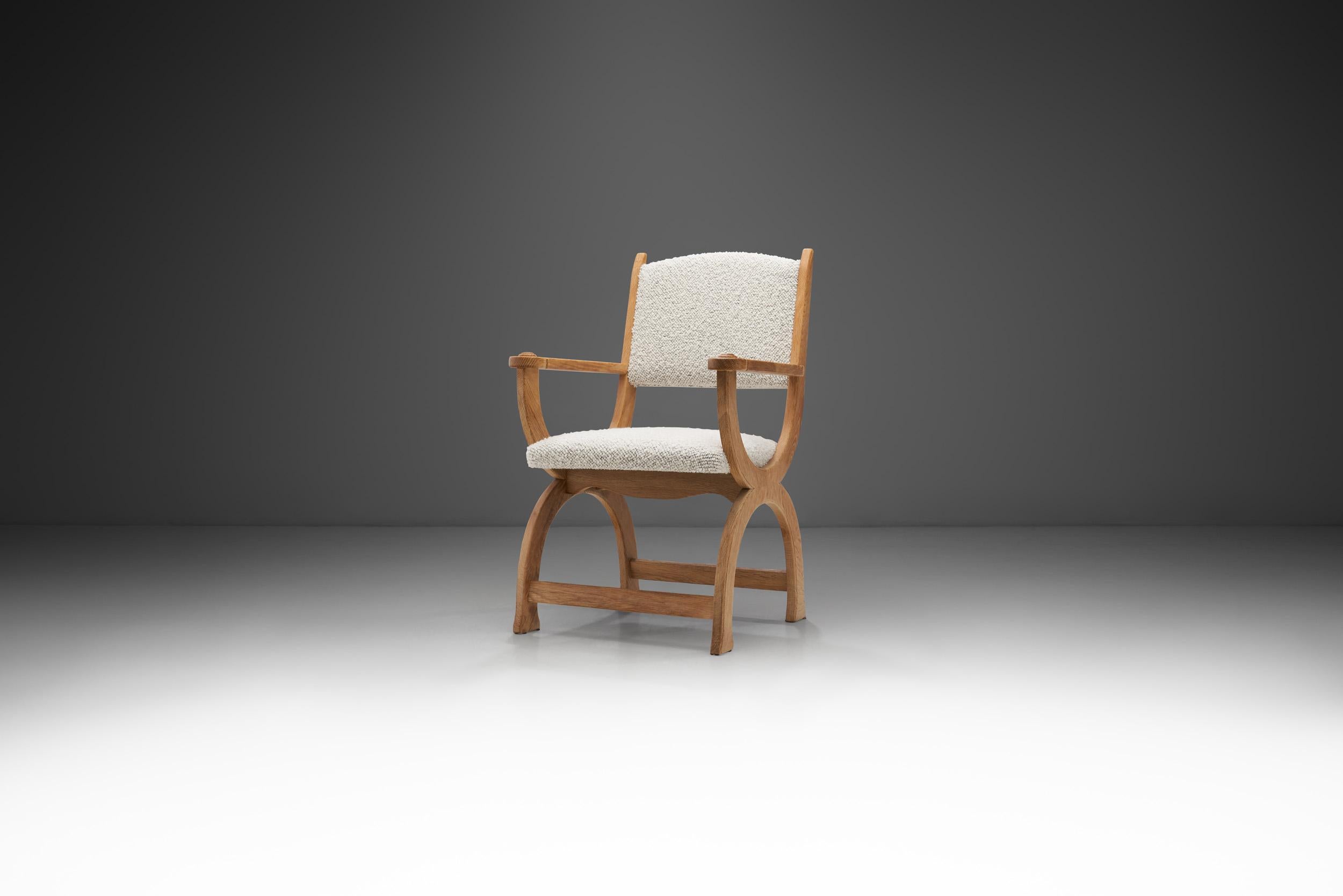 Designed by Henning Kjærnulf, this model is a version of the so-called “kurulstol” or kurul chair. The inspiration for this model is an ancient type of folding chair, originally a folding stool with straight or curved legs. Among the Romans, in