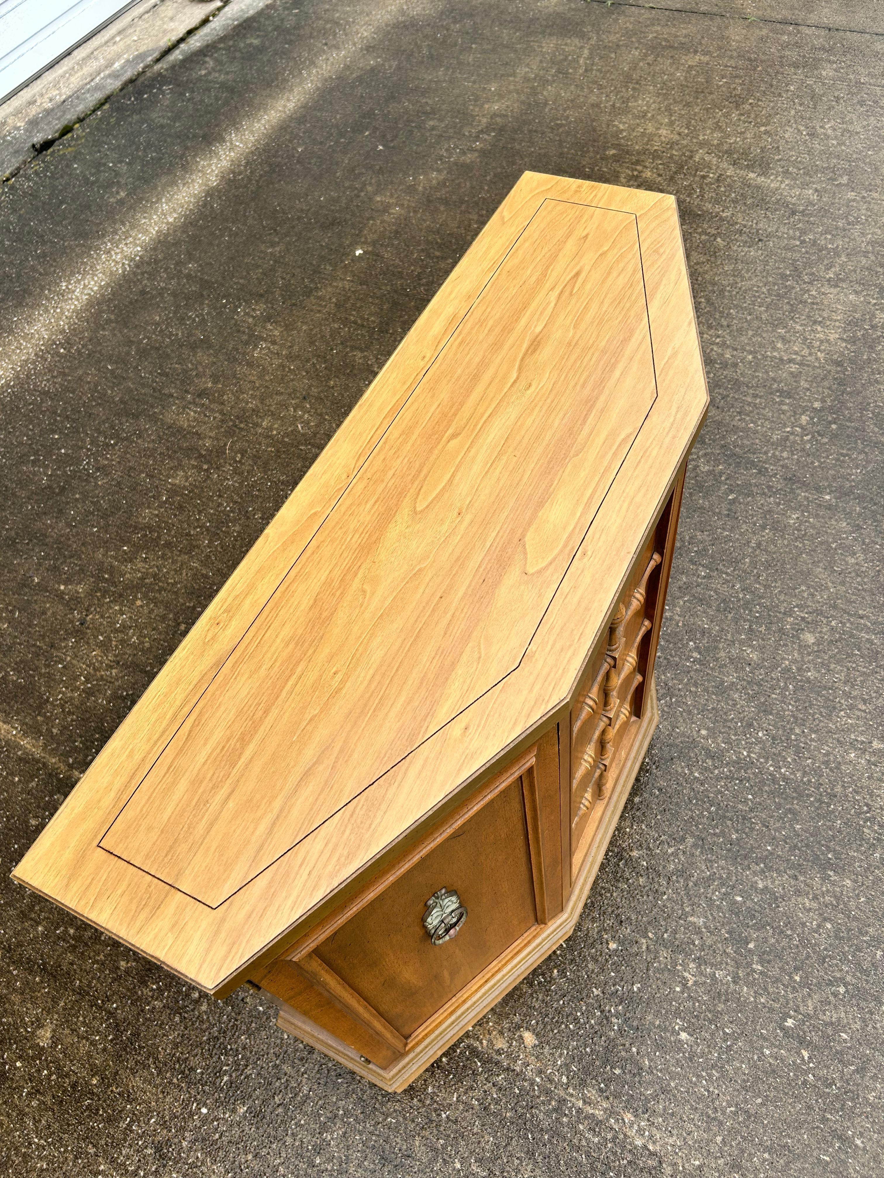 Blonde Wood Credenza/Eingangs- oder Foyer-Schrank (Moderne der Mitte des Jahrhunderts) im Angebot