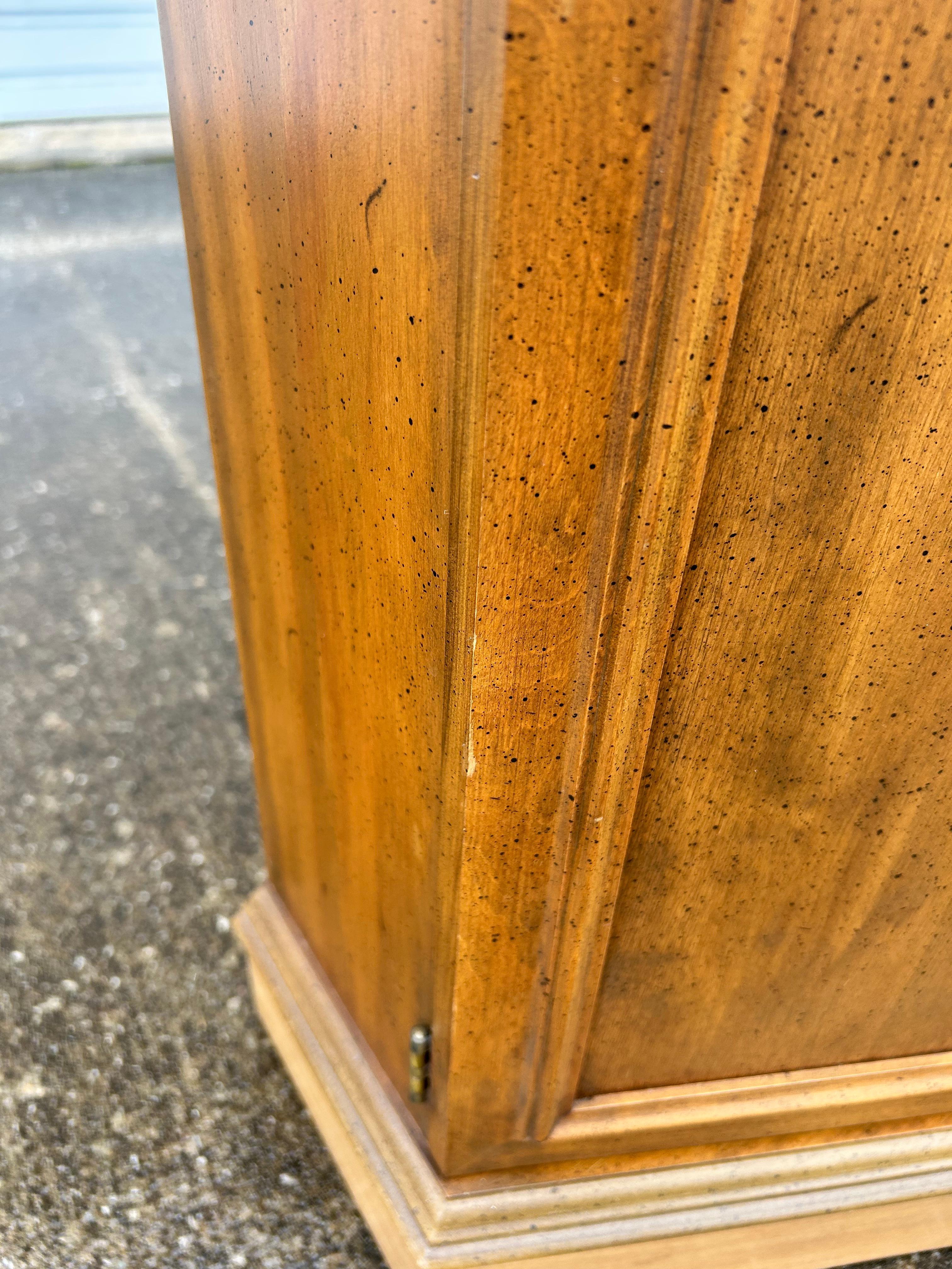Blonde Wood Credenza/Eingangs- oder Foyer-Schrank im Angebot 1