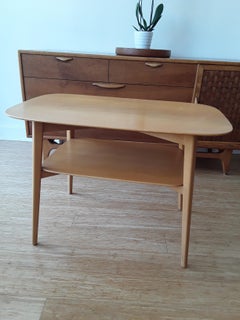Table d’appoint en bois blond d’Elias Svedberg pour Nordiska Kompaniet Distr. par Knoll