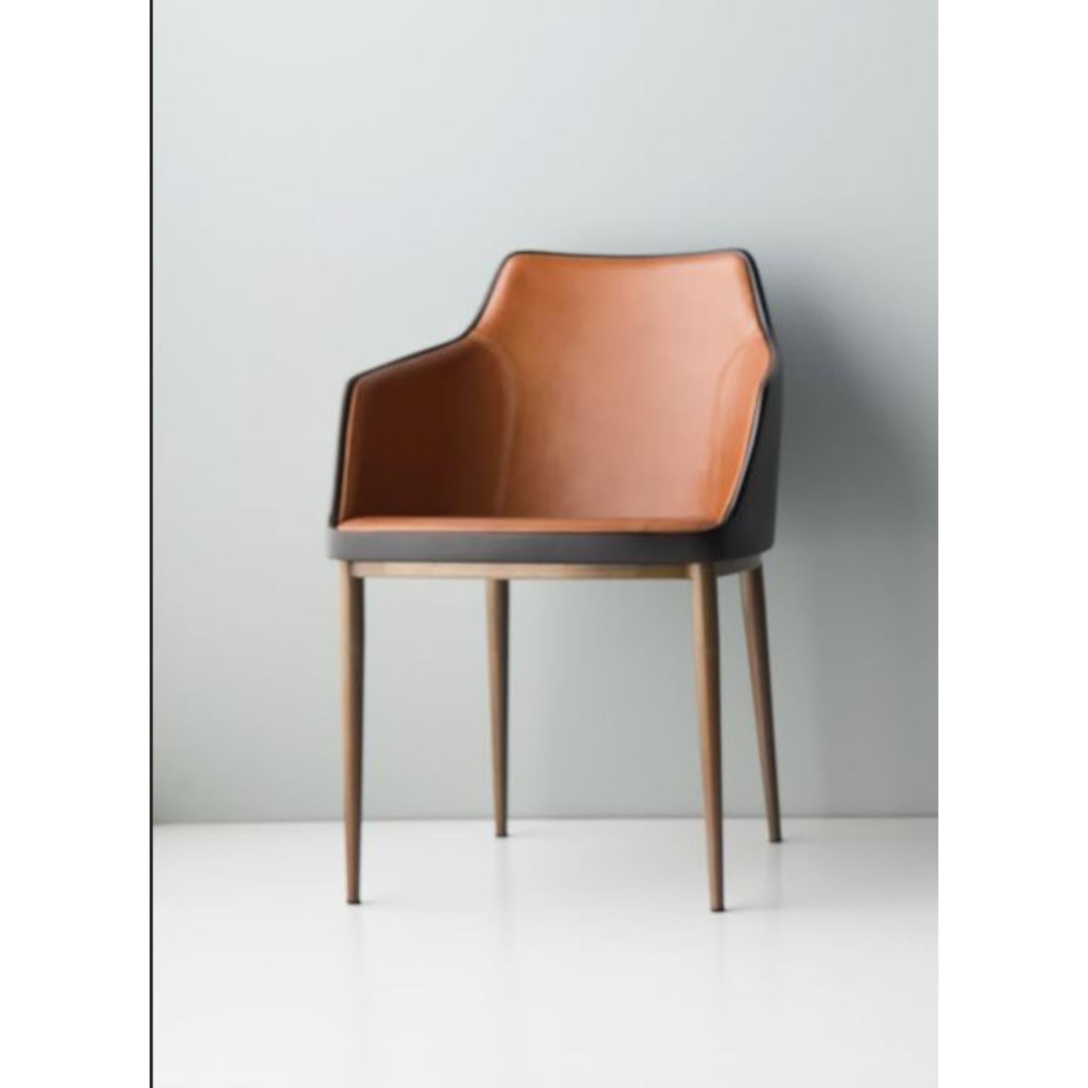 Bloo Chair with Arms by Doimo Brasil
Dimensions: W 50 x D 53 x H 79 cm 
Materials: Metal and fiberglass chair with upholstered seat.


With the intention of providing good taste and personality, Doimo deciphers trends and follows the evolution of