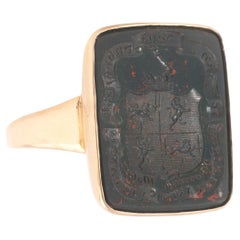 Anello Signet da uomo in diaspro sanguigno dell'inizio del XIX secolo con stemma di famiglia