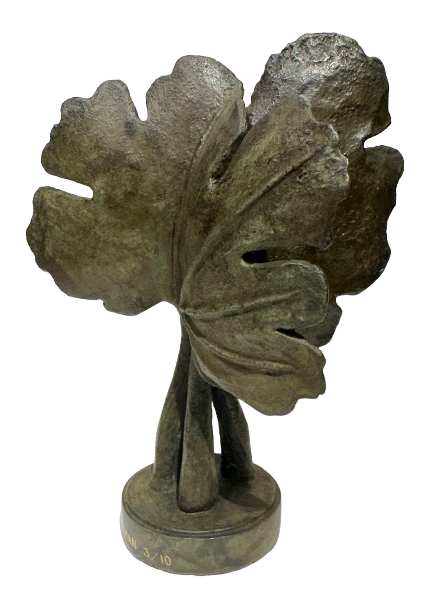 Kleine botanische Skulptur aus Bronzeguss mit Blutwurzel, botanische Skulptur mit subtiler Patina (Gegossen) im Angebot