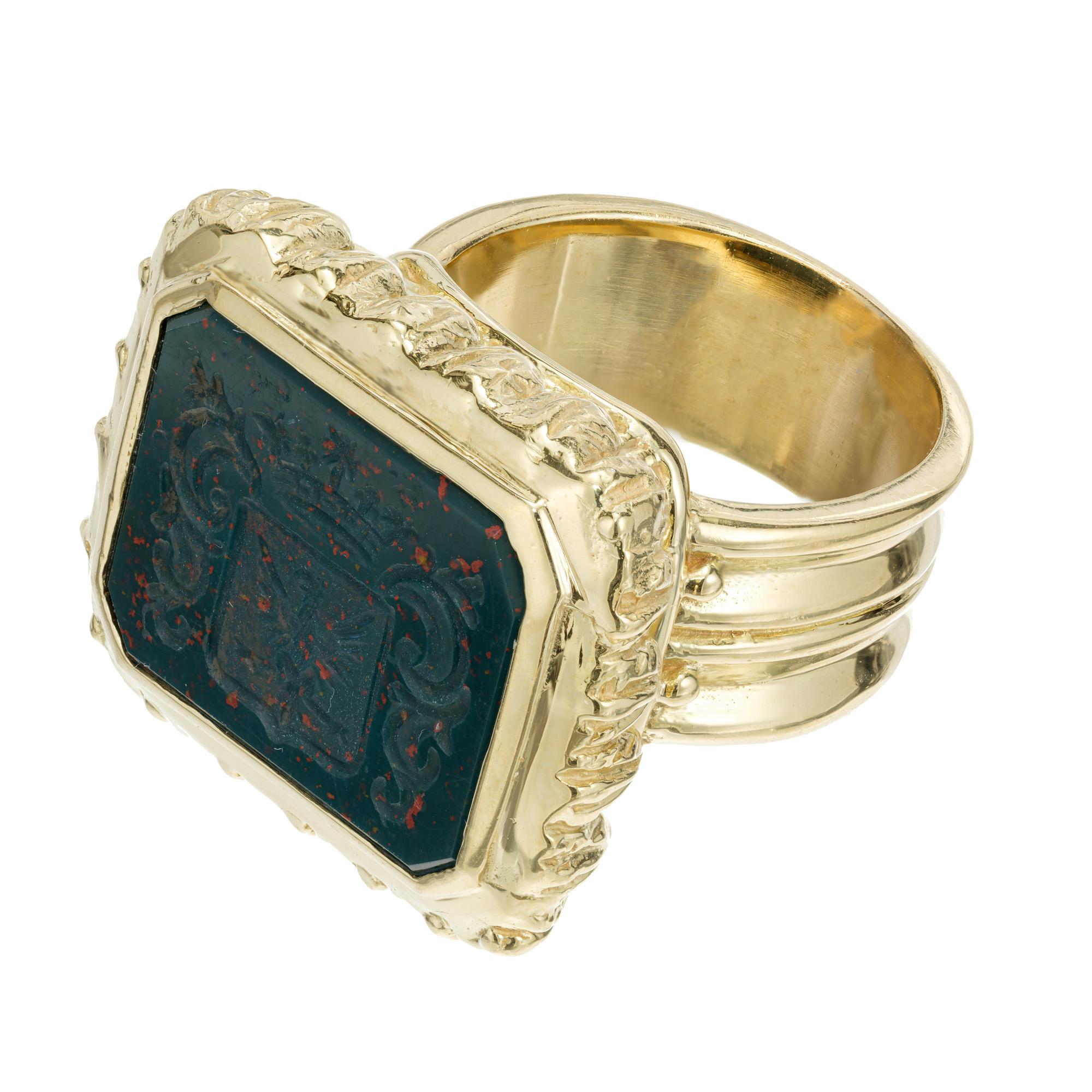 Bloodstone Yellow Gold Carved Crest Cocktail Ring In Good Condition For Sale In Stamford, CT