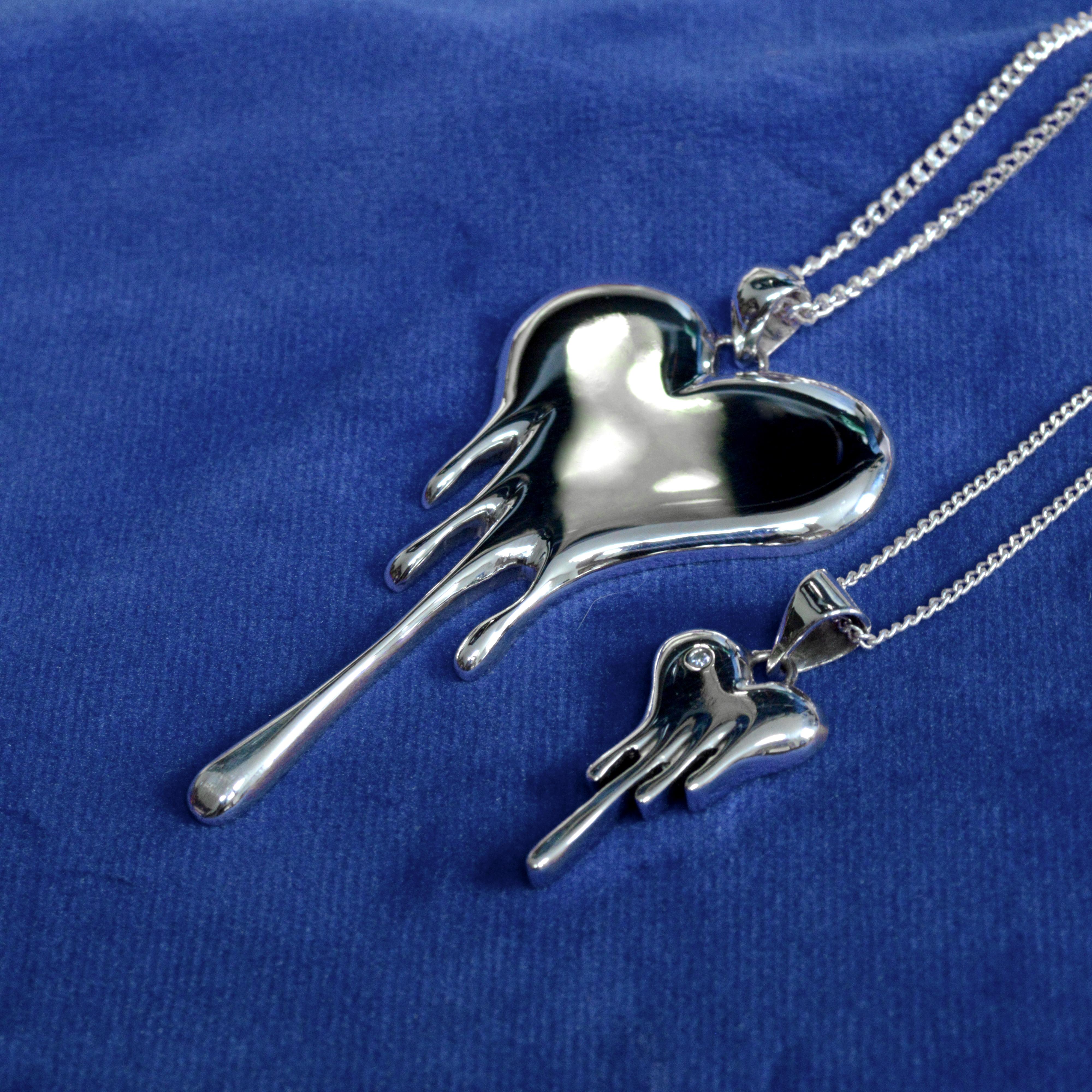 Women's or Men's Bloody Heart mini with Diamond made in Sterling Silver For Sale