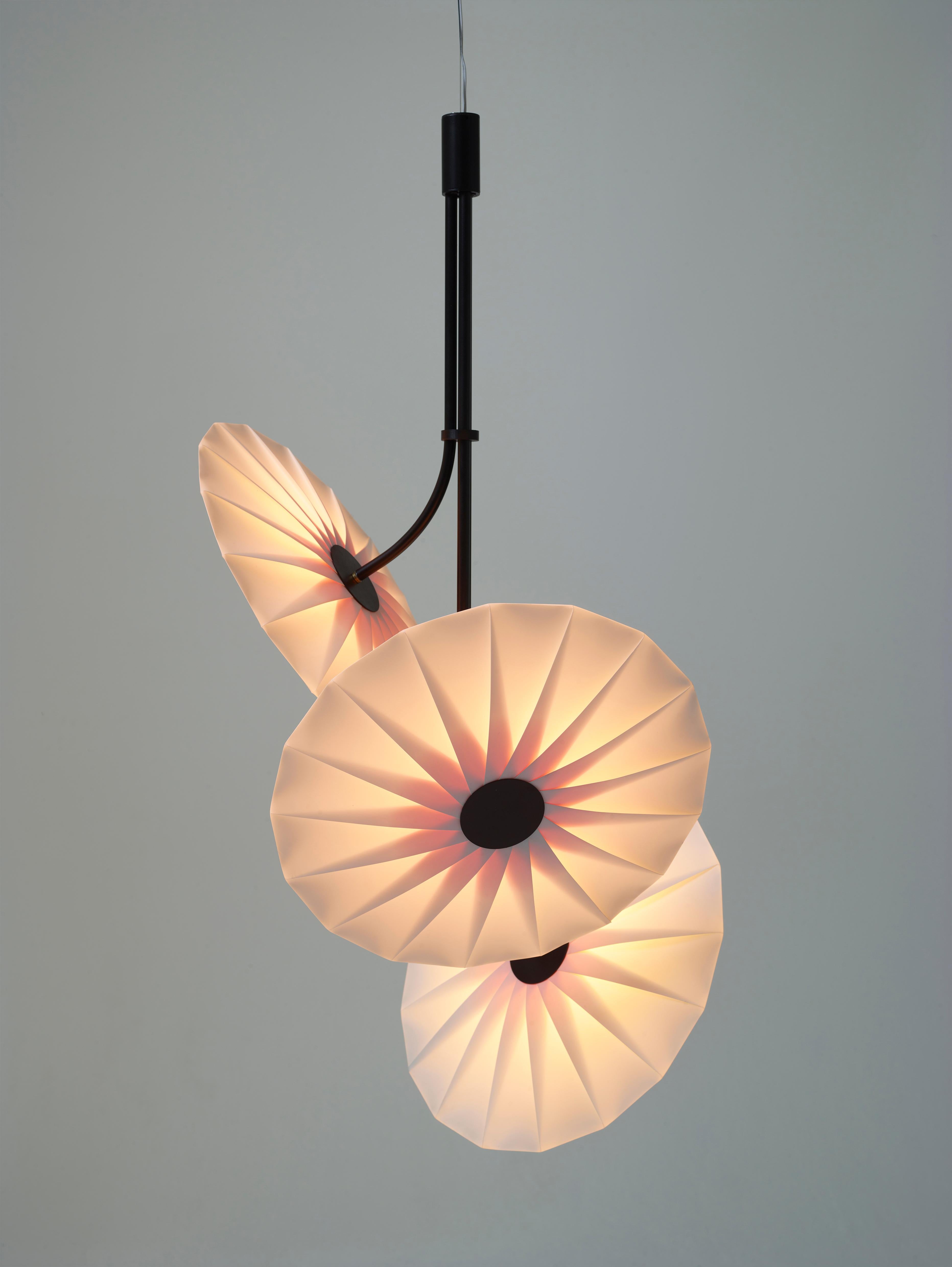 Modern Bloom 3 flower pendant - Black For Sale
