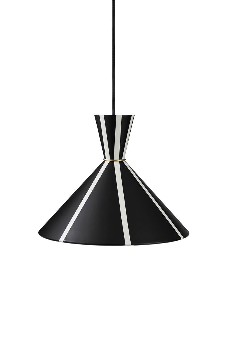 Bloom black noir warm white stripes pendant by Warm Nordic
Dimensions: D 30 x W 30 x H 24 cm
Material: Lacquered steel, solid brass
Weight: 2 kg
Also available in different colours.

An exquisite pendant with a rigorous design, designed in the