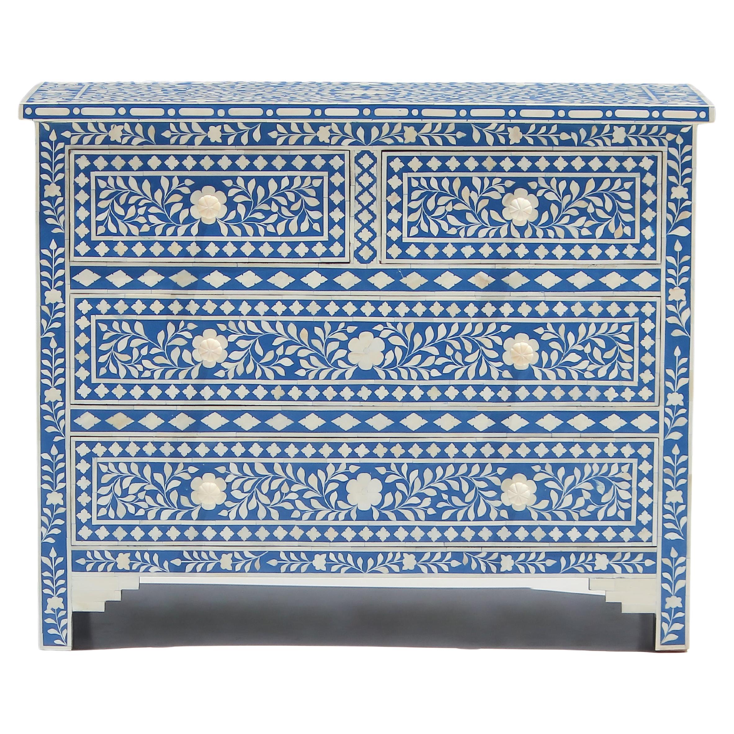 Cómoda de cuatro cajones con estampado floral azul Bloom